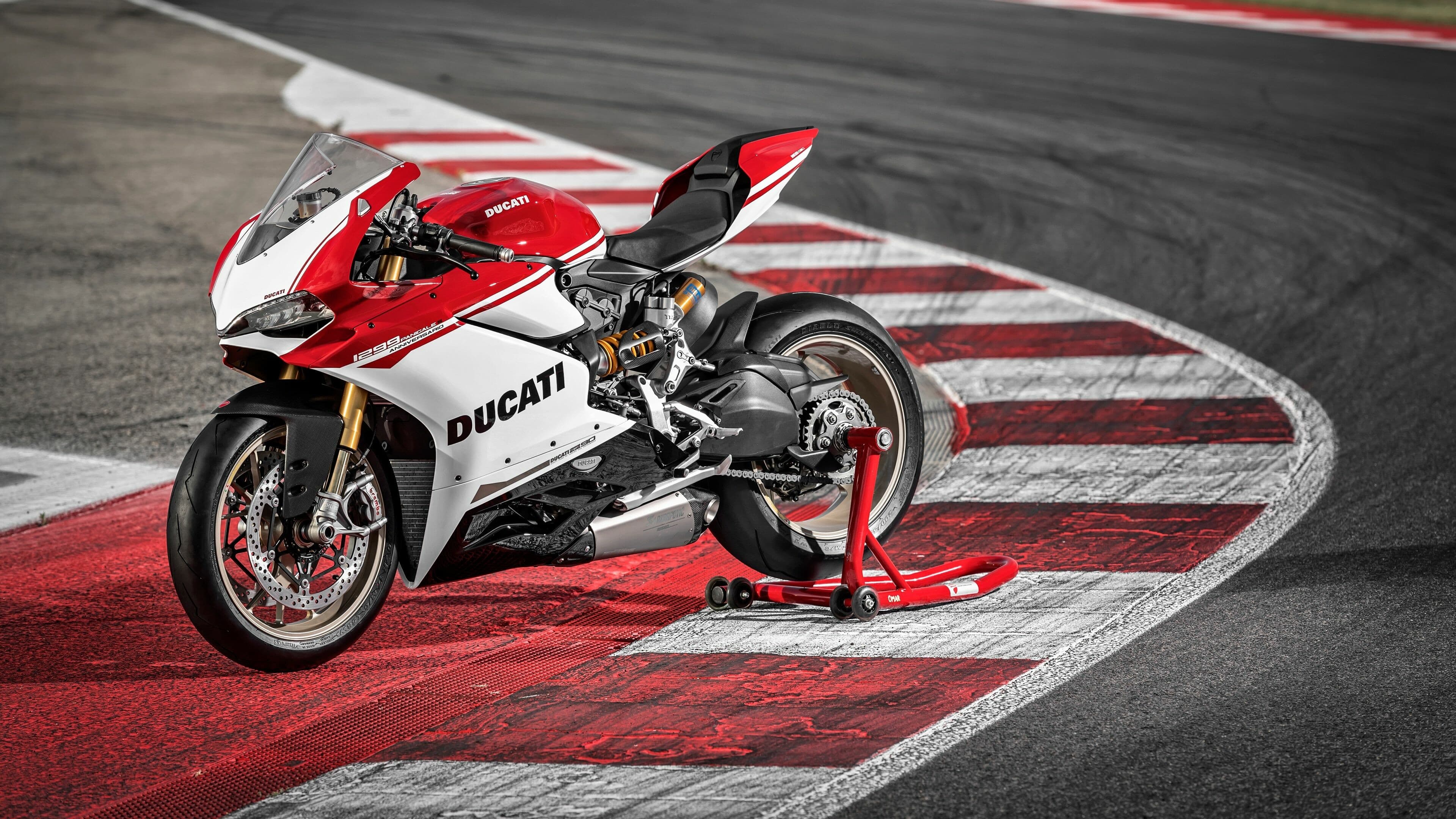 Ducati की सुपर बाइक लेने का कर रहे हैं प्लान, तो जल्दी करें, जनवरी से महंगी हो जाएगी इस कंपनी की बाइक!