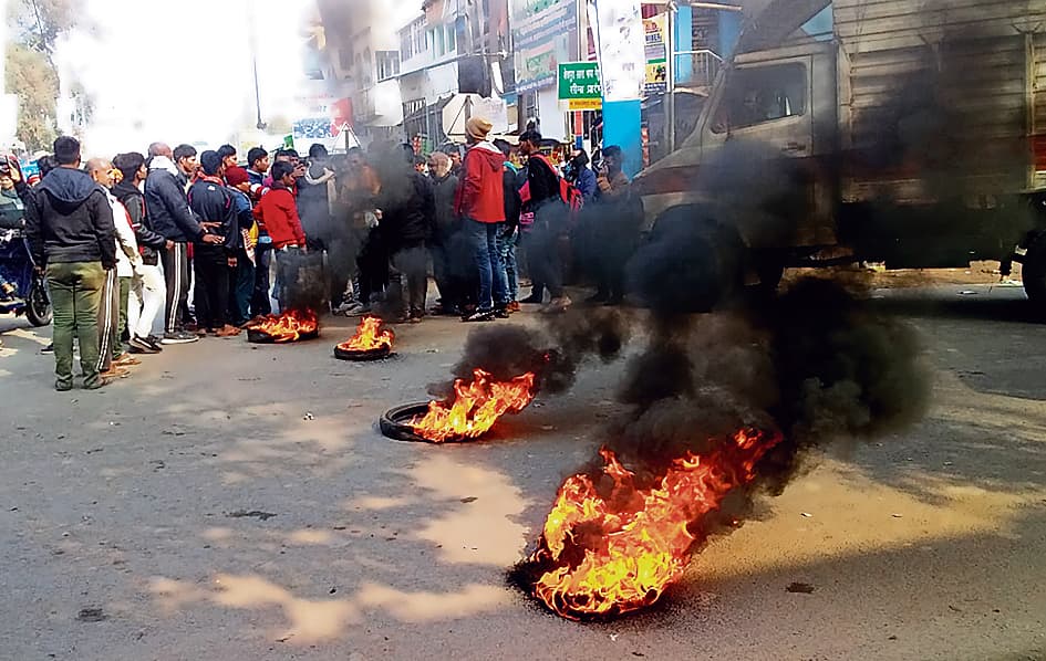 Hit And Run Law: बिहार में फिर सड़कों पर उतरे ड्राइवर, सड़क पर टायर जलाकर किया विरोध प्रदर्शन