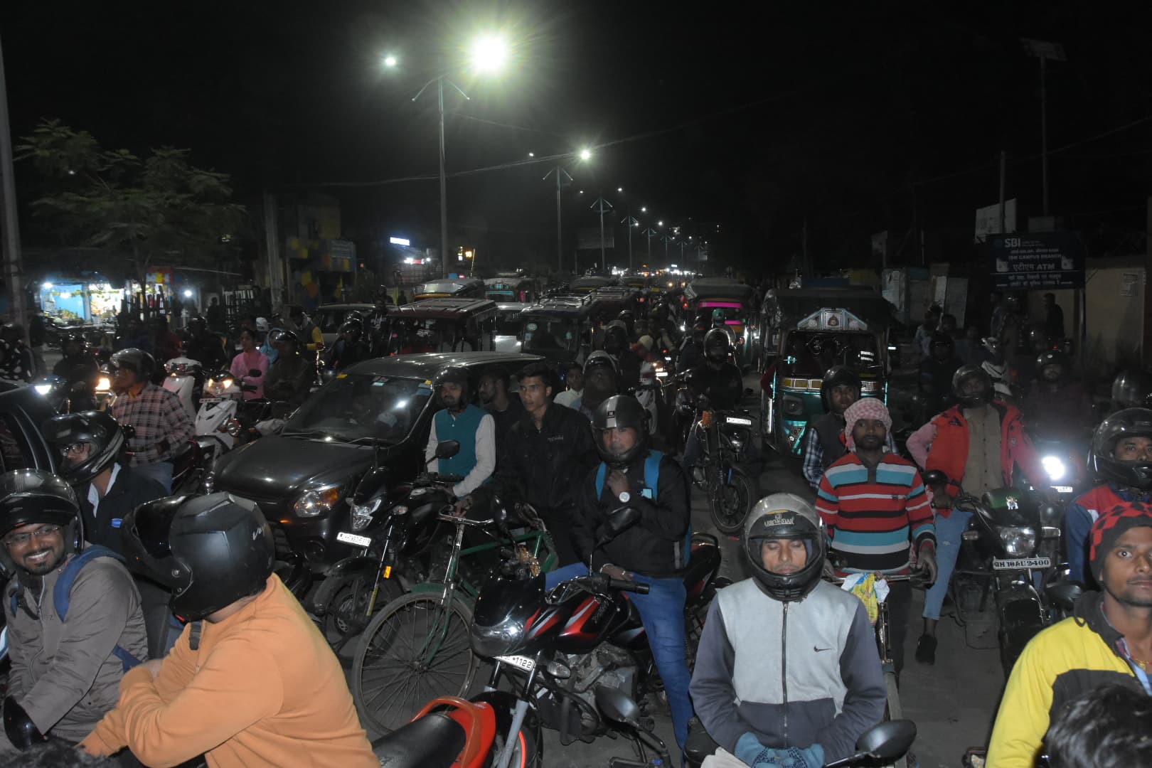 झारखंड : सुरक्षा में चूक, जाम में फंसे राज्यपाल, पुलिस वालों के छूटे पसीने