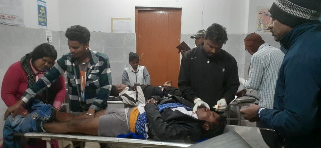 घाटशिला : दो बाइकों की टक्कर में महिला तीन घायल, दो रेफर