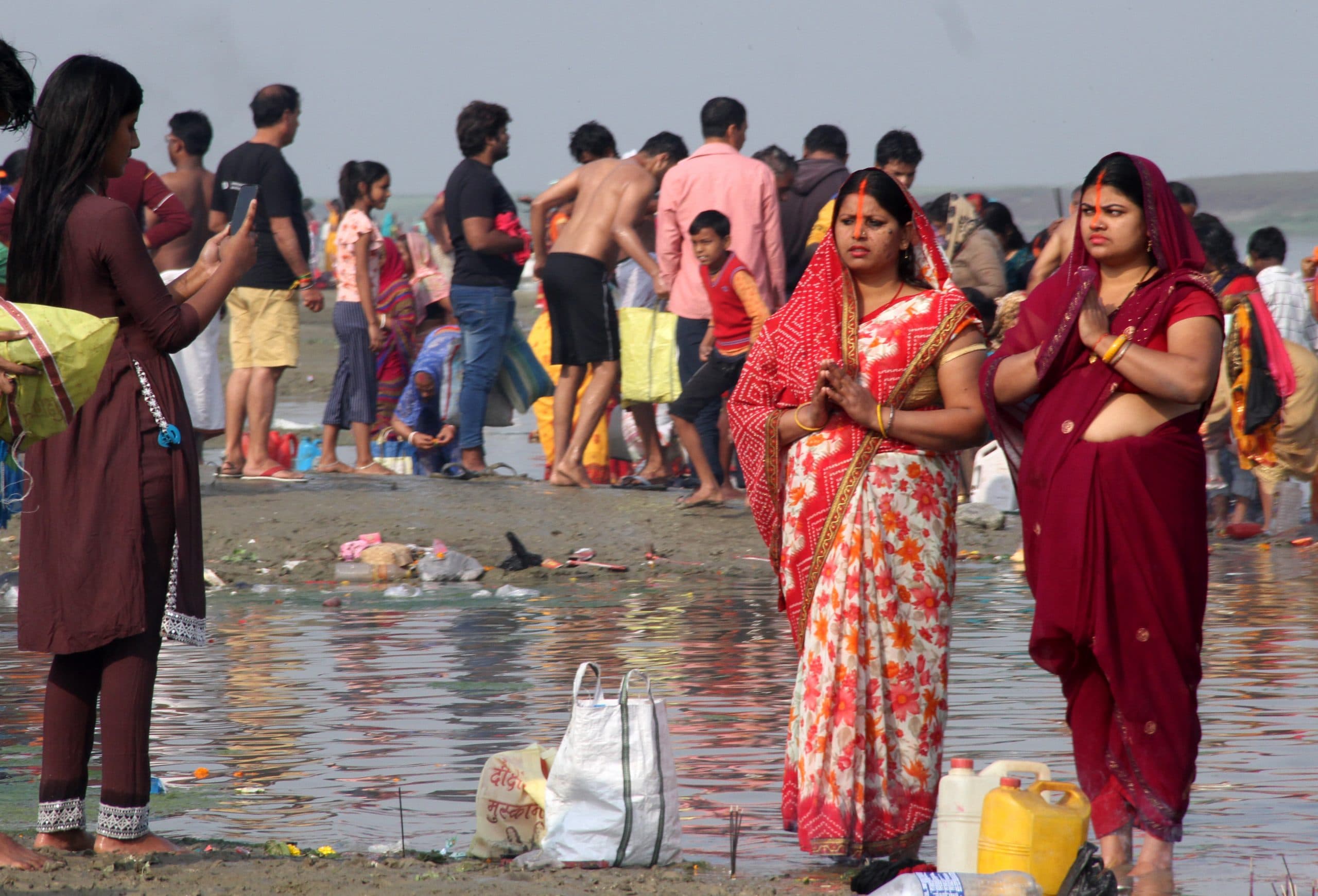 गंगा घाटों पर उमड़ा आस्था का जनसैलाब, जाम रहीं भागलपुर की कई सड़कें