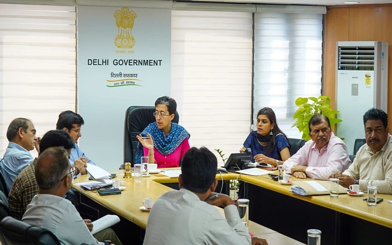 Delhi: एक्शन में दिखीं 'आतिशी', 30 दिनों के भीतर चिराग दिल्ली फ्लाईओवर पूरा करने का दिया निर्देश