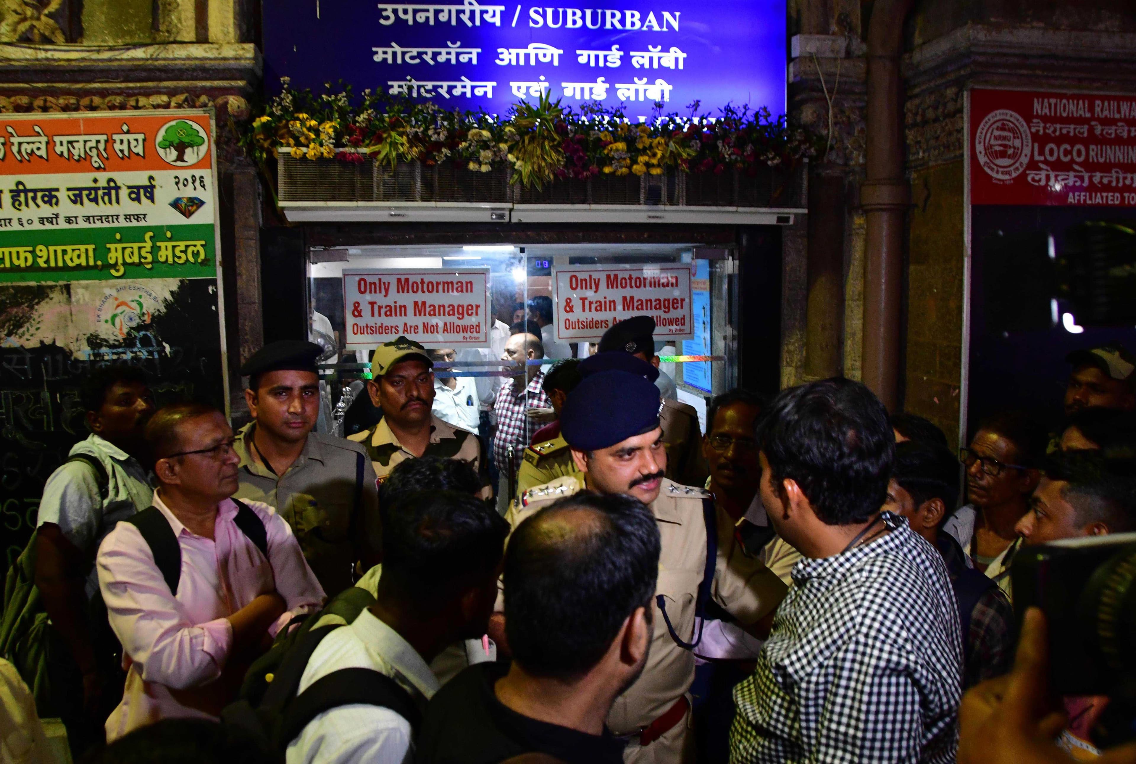 इंतजार करते रह गये यात्री नहीं आई ट्रेन, 147 ट्रेनों के रद्द होने की वजह जानकर सब हैं दंग