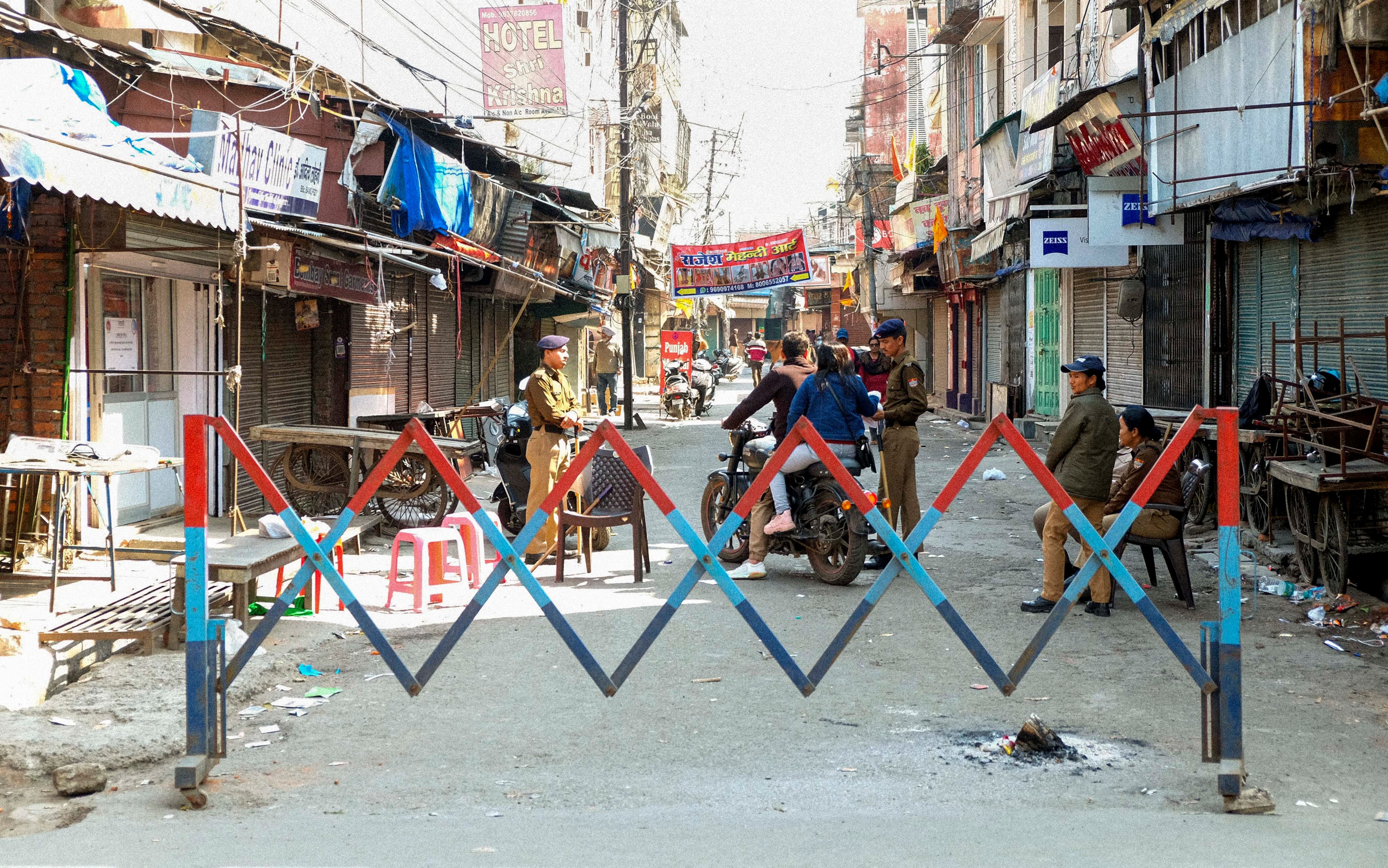 Haldwani Violence: हिंसाग्रस्त हल्द्वानी में कैसे हैं हालात, अबतक 30 लोग गिरफ्तार, मास्टरमाइंड की तलाश जारी