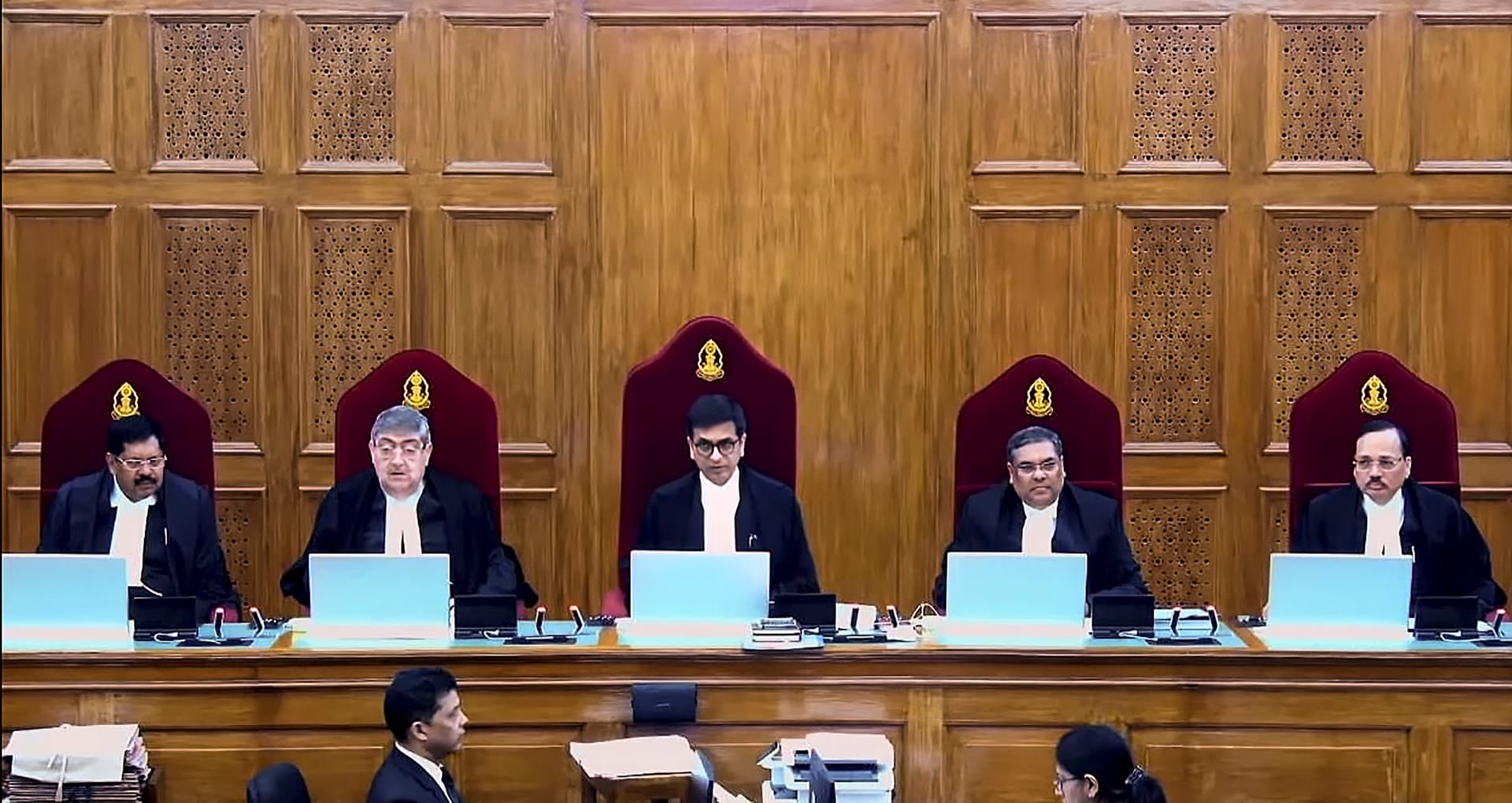 आर्टिकल 370 खत्म, यहीं देता था जम्मू-कश्मीर को विशेष राज्य का दर्जा… देखें वीडियो