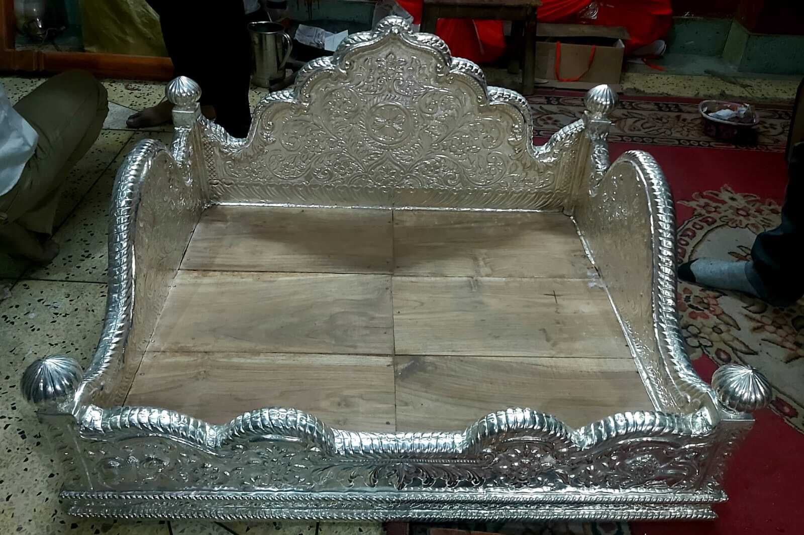 Rangbhari Ekadashi: कश्मीर से आई लकड़ी और11 किलो चांदी से तैयार हुआ बाबा विश्वनाथ का नया रजत सिंहासन