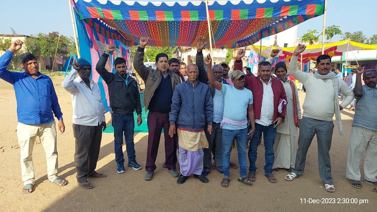 गिरिडीह : नल जल योजना में अनियमितता पर ग्रामीणों ने जताया विरोध