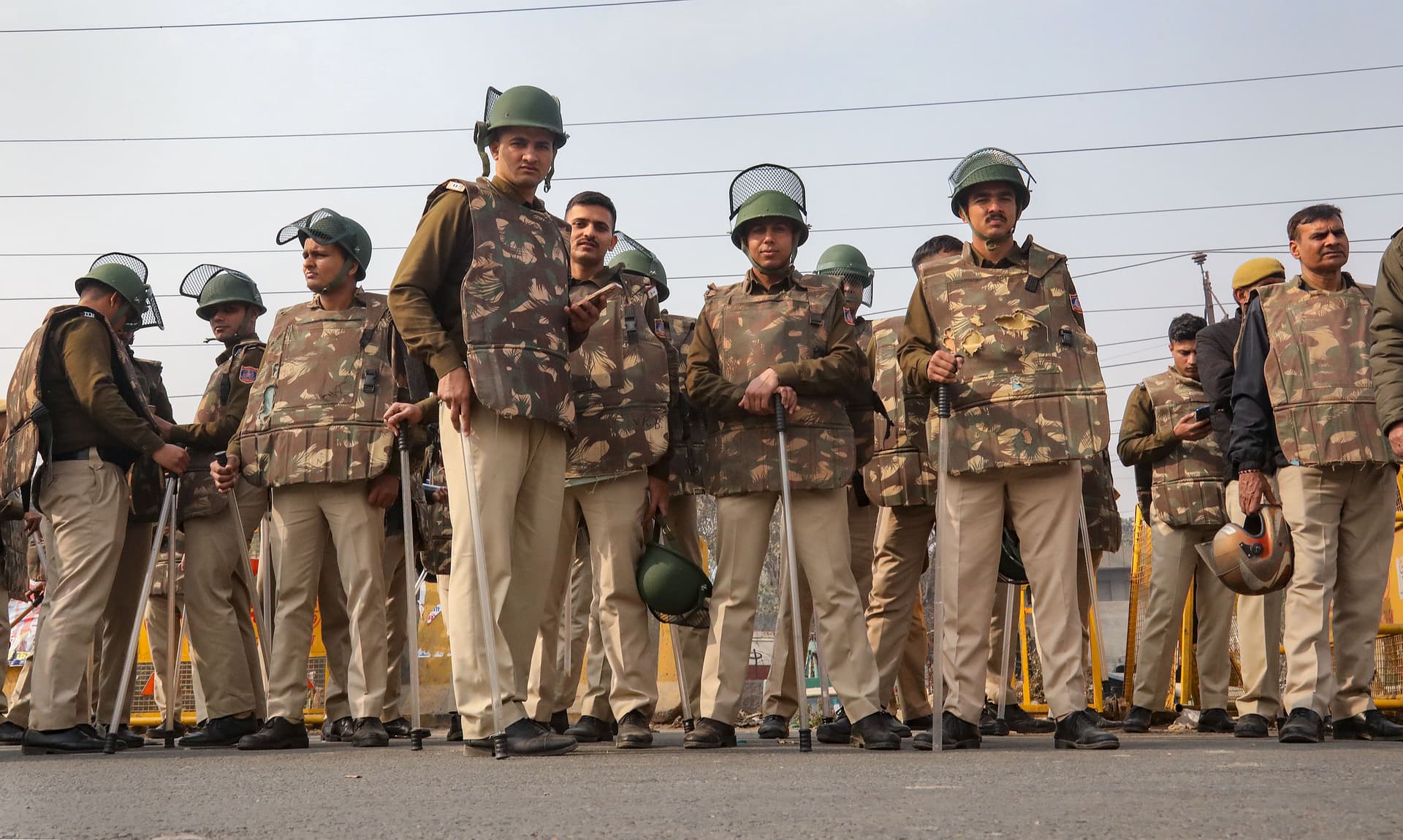 दिल्ली मार्च को लेकर ट्रैक्टर-ट्रॉलियां के साथ किसान तैयार, सीमा पर बढ़ाई गई सुरक्षा