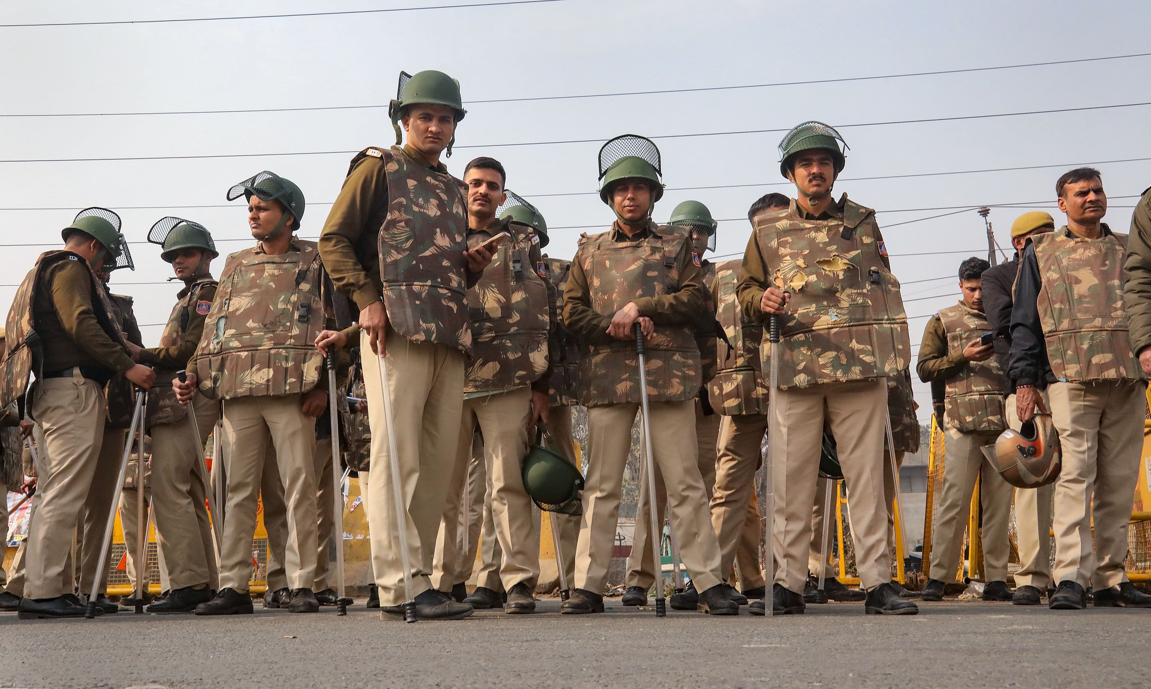 दिल्ली मार्च को लेकर ट्रैक्टर-ट्रॉलियां के साथ किसान तैयार, सीमा पर बढ़ाई गई सुरक्षा