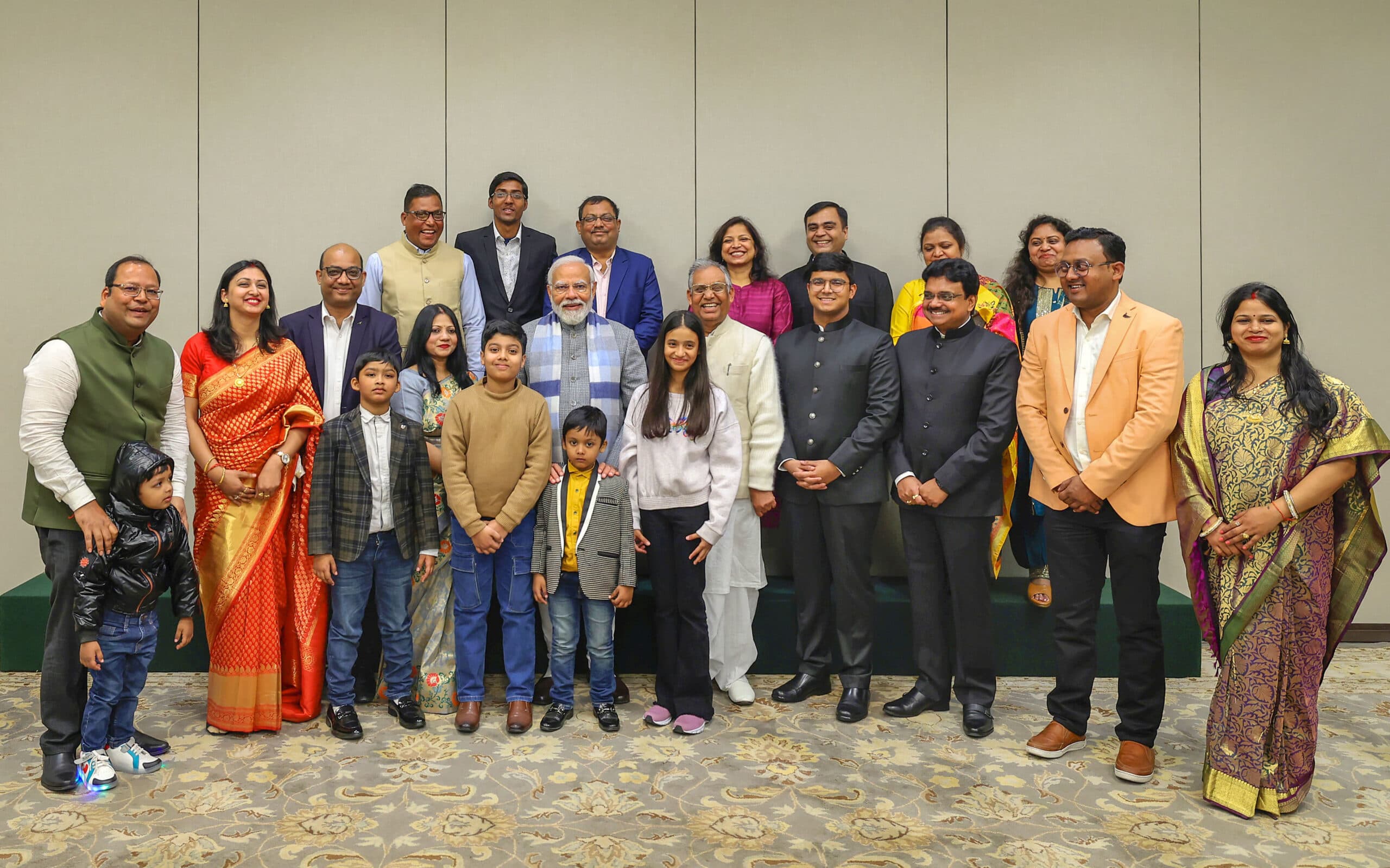 कर्पूरी ठाकुर के परिवार से मिले पीएम मोदी, साथ में खिंचवाई तस्वीर, 'भारत रत्न' के लिए बेटे ने जताया आभार