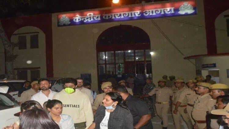 Agra News: 'दसवीं' फिल्म के प्रमोशन के लिए सेंट्रल जेल पहुंचे अभिषेक बच्चन और यामी गौतम