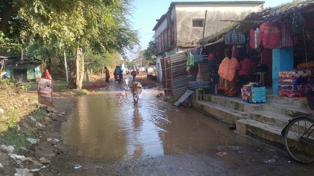 सरायकेला : चांडिल डैम का जलस्तर बढ़ने से ईचागढ़ गांव में घुसा पानी