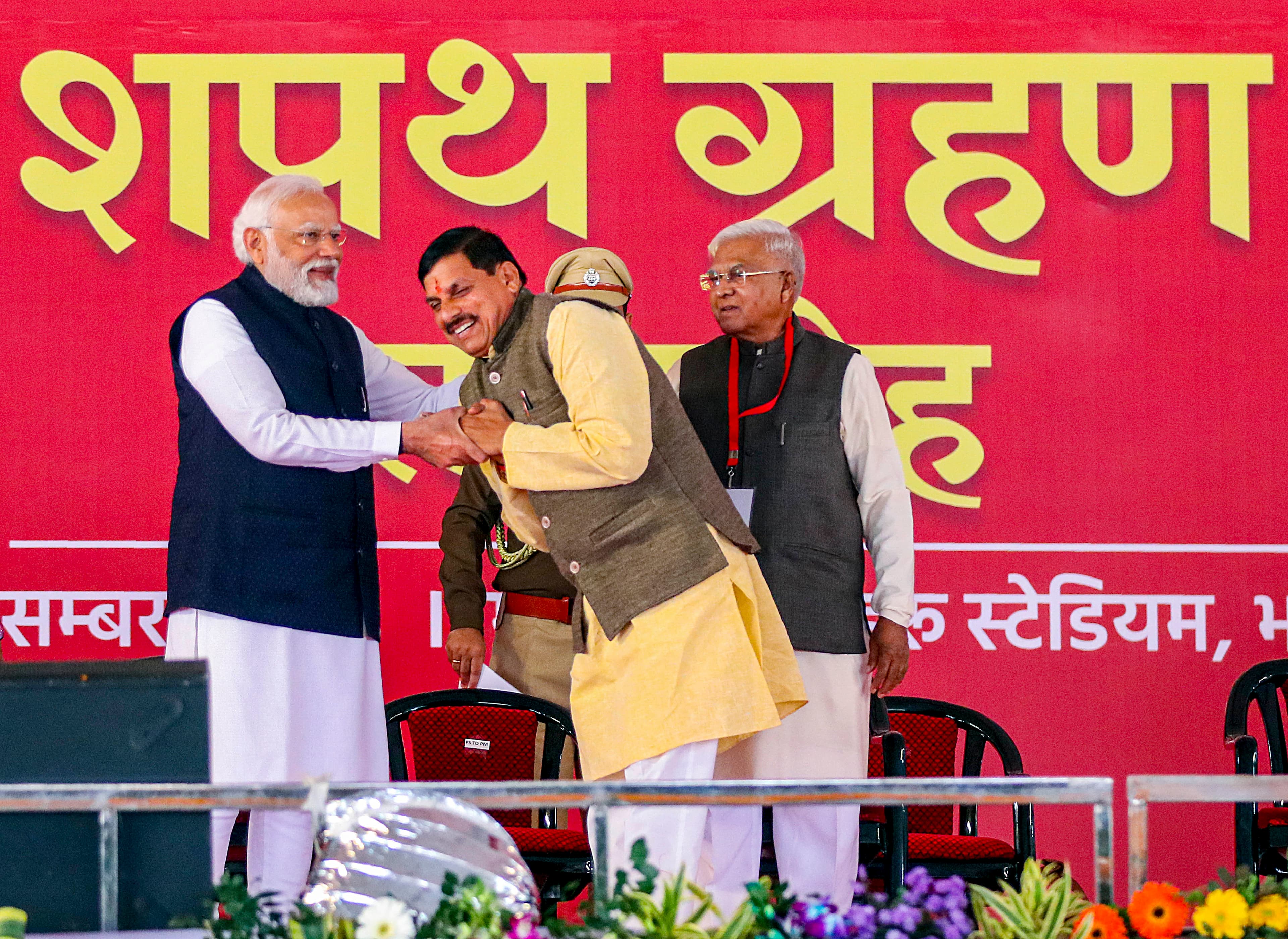 MP: कुर्सी संभालते ही एक्शन में CM मोहन यादव, धार्मिक स्थलों पर लाउडस्पीकर बैन, खुले में मांस की बिक्री पर रोक