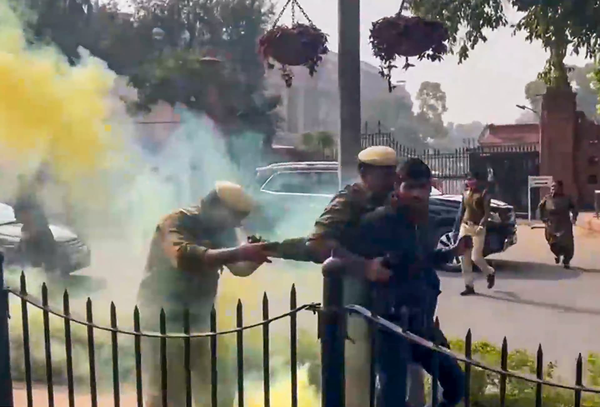 Parliament breach : संसद के भीतर ' विरोध प्रदर्शन ' में भाग लेने को सागर ने छोड़ा लखनऊ, परिवार ने कही ये बात