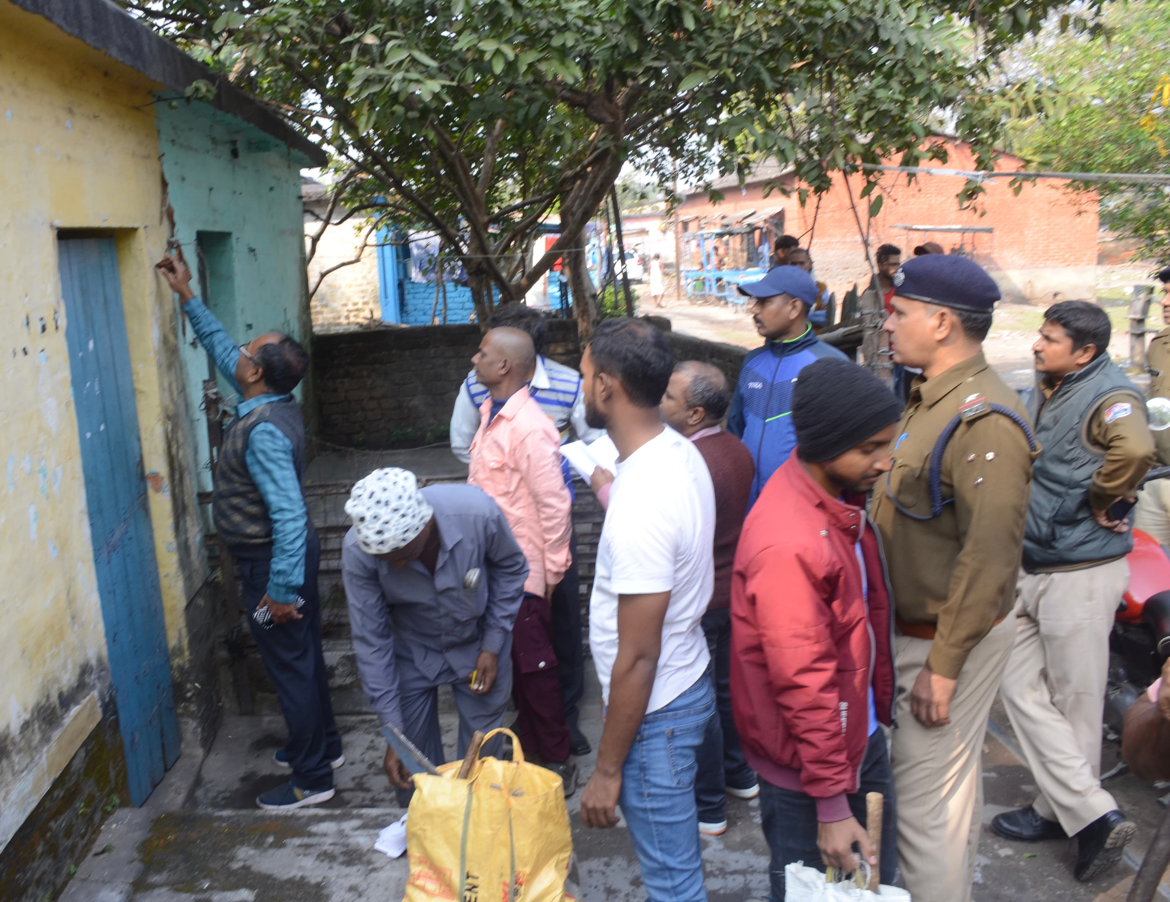धनबाद : रेलवे ने 13 रेल क्वार्टर्स को किया गया सील, जानें क्या है मामला
