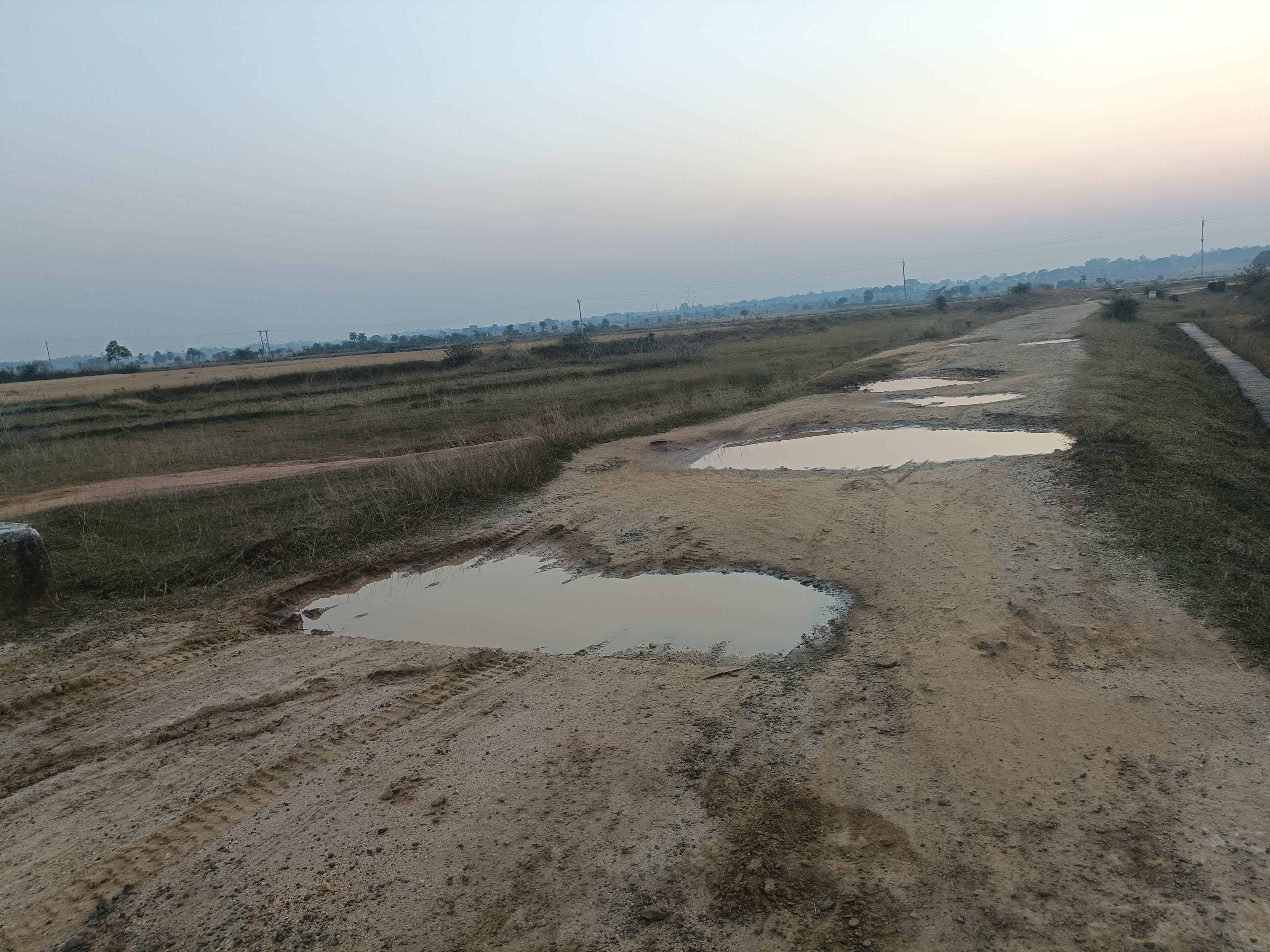 गिरिडीह : प्रखंड मुख्यालय को जोड़ने वाली दो पंचायत की सड़कें जर्जर