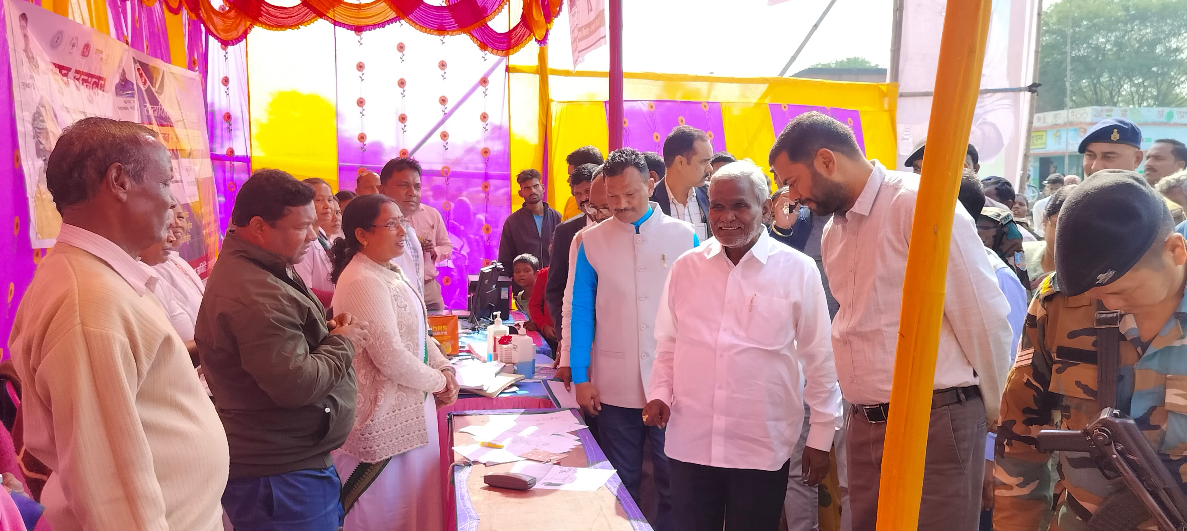 सरायकेला के उपायुक्त बोले : पैसे के अभाव में नहीं रुकेगी उच्च शिक्षा, स्टूडेंट्स इस योजना का लें लाभ