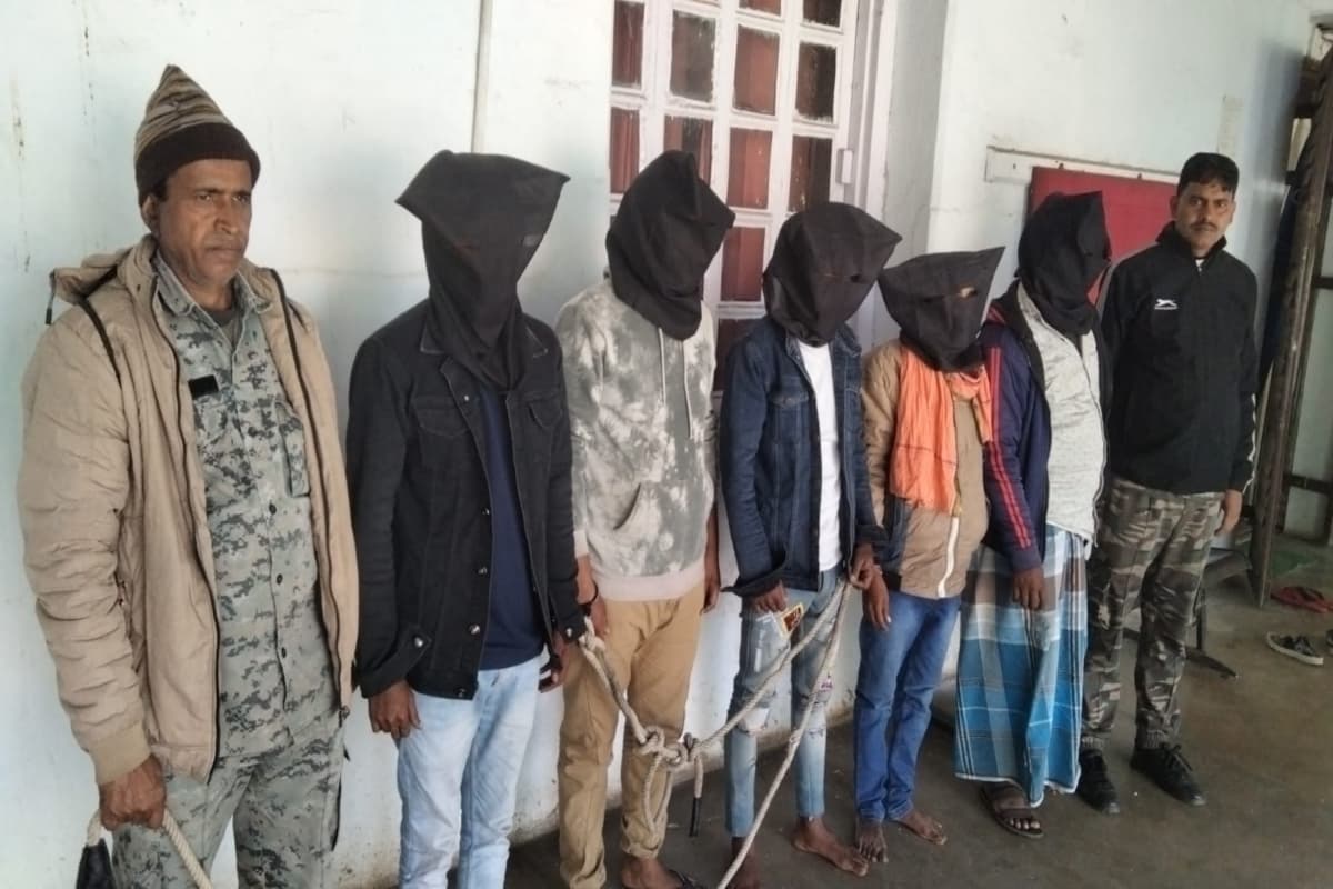 Cyber Fraud: गिरिडीह पुलिस के हाथ लगी बड़ी कामयाबी, बैंक अधिकारी बन लोगों से ठगी करने वाले पांच गिरफ्तार