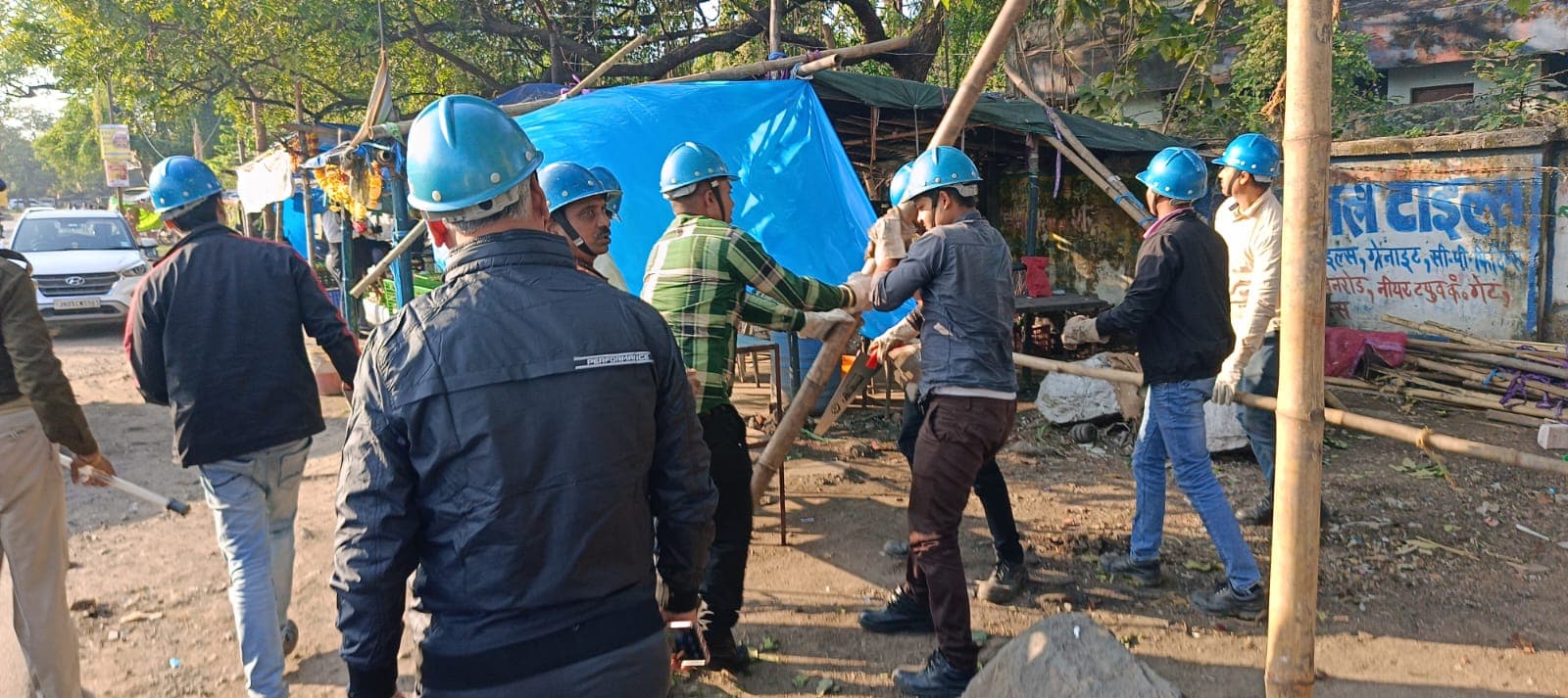 जमशेदपुर : एबीएम कॉलेज के पास से हटायी गयीं पांच दुकानें, पूरा बाजार हटेगा