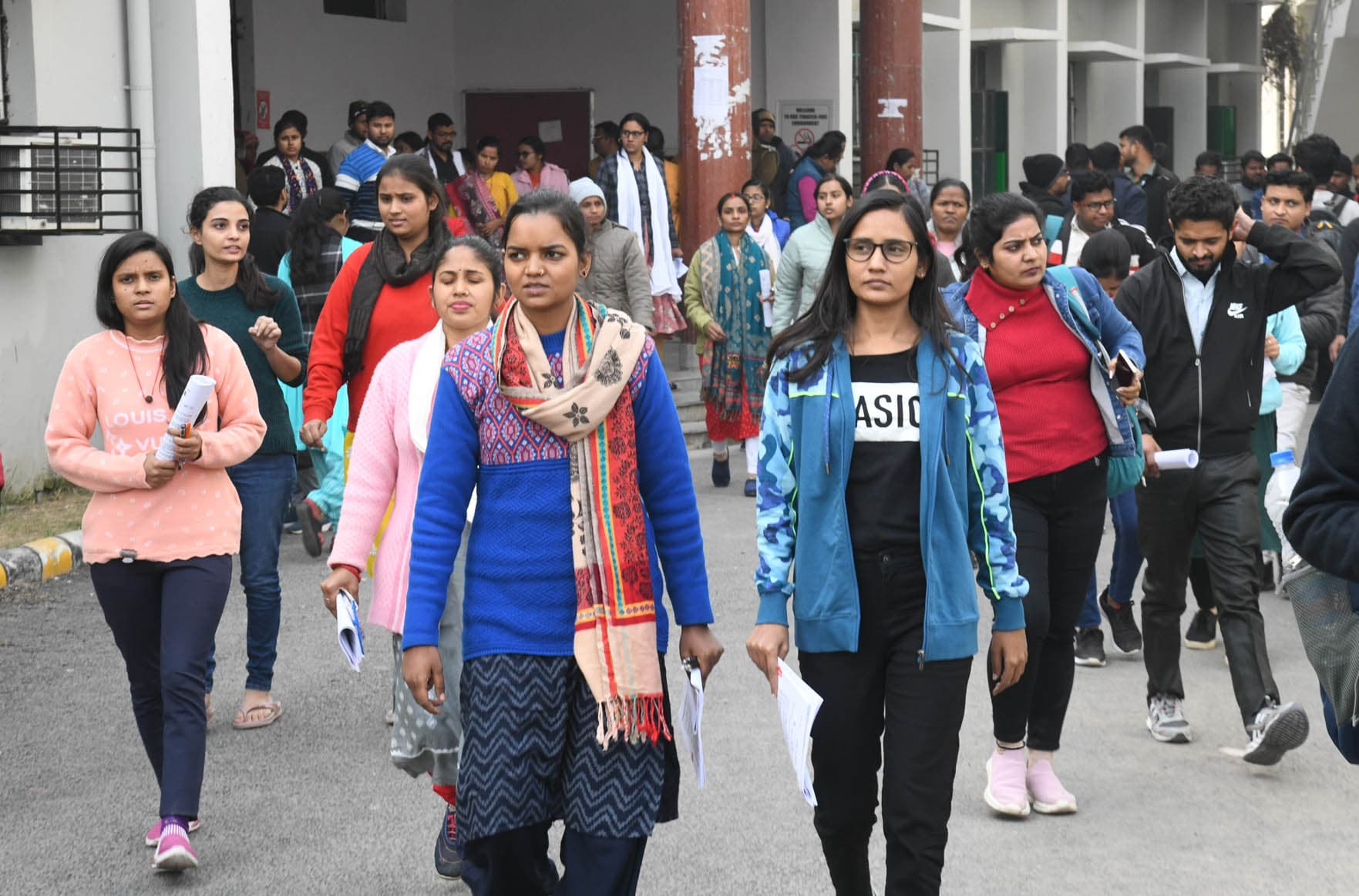 शिक्षक नियुक्ति परीक्षा: दूसरे की जगह परीक्षा देते पकड़े गये पांच मुन्ना भाई, जानें कितना जा सकता है कटऑफ