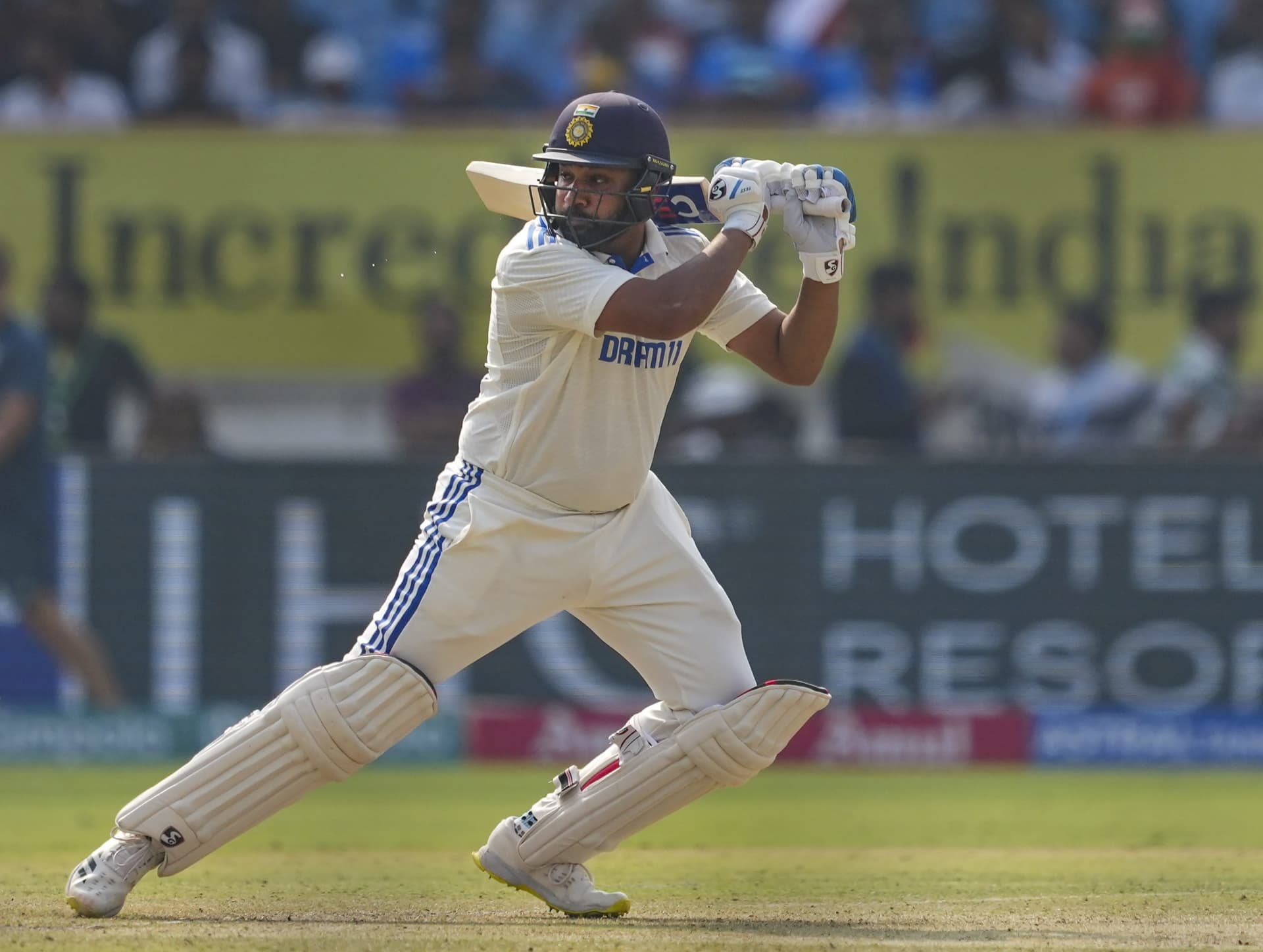 IND vs ENG: रोहित शर्मा ने तोड़ा एमएस धोनी के छक्कों का वर्ल्ड रिकॉर्ड, 218 दिन बाद बनाया टेस्ट शतक