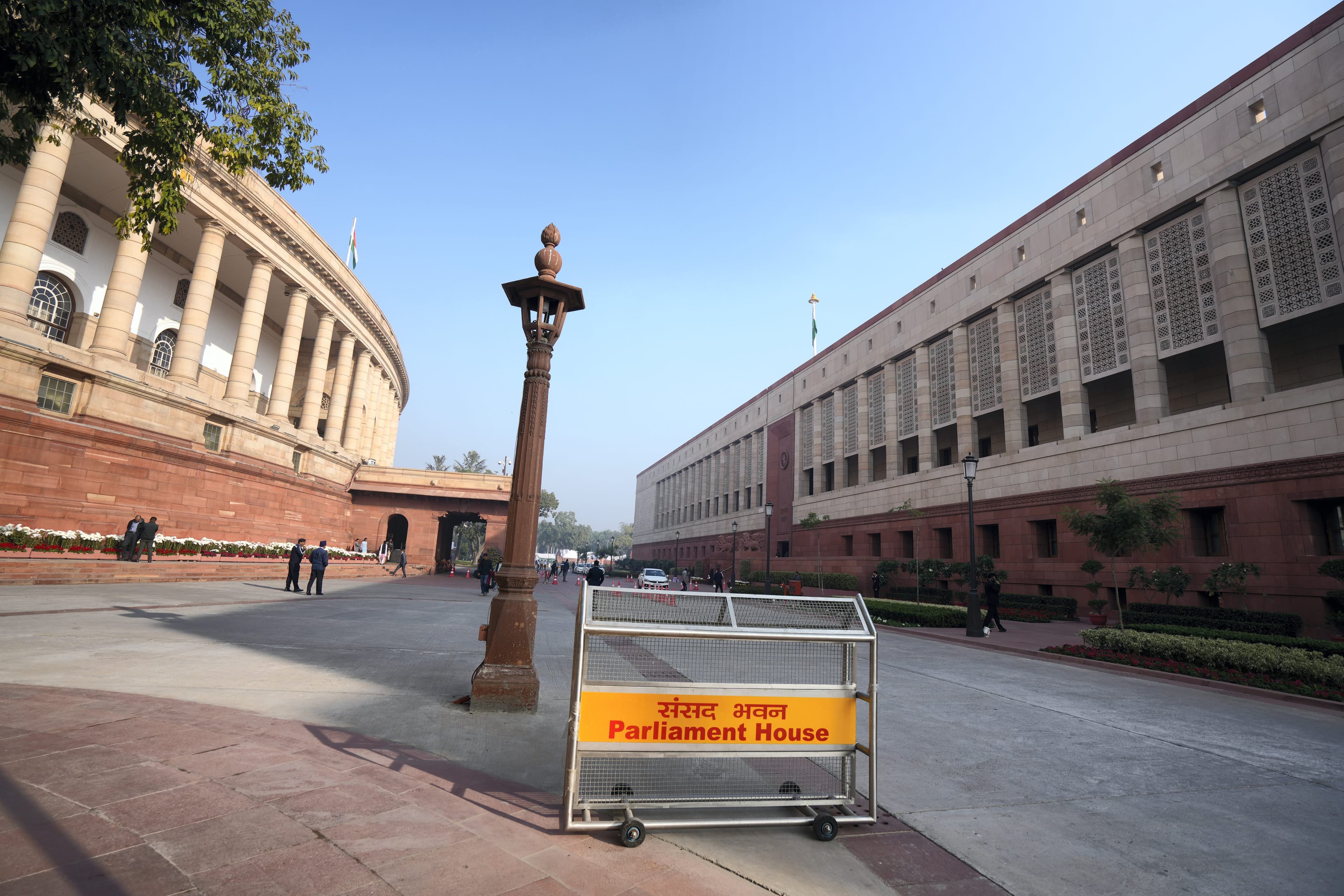 संसद सुरक्षा चूक मामला: दो और संदिग्धों से पूछताछ कर रही है पुलिस, एक को राजस्थान से पकड़ा गया