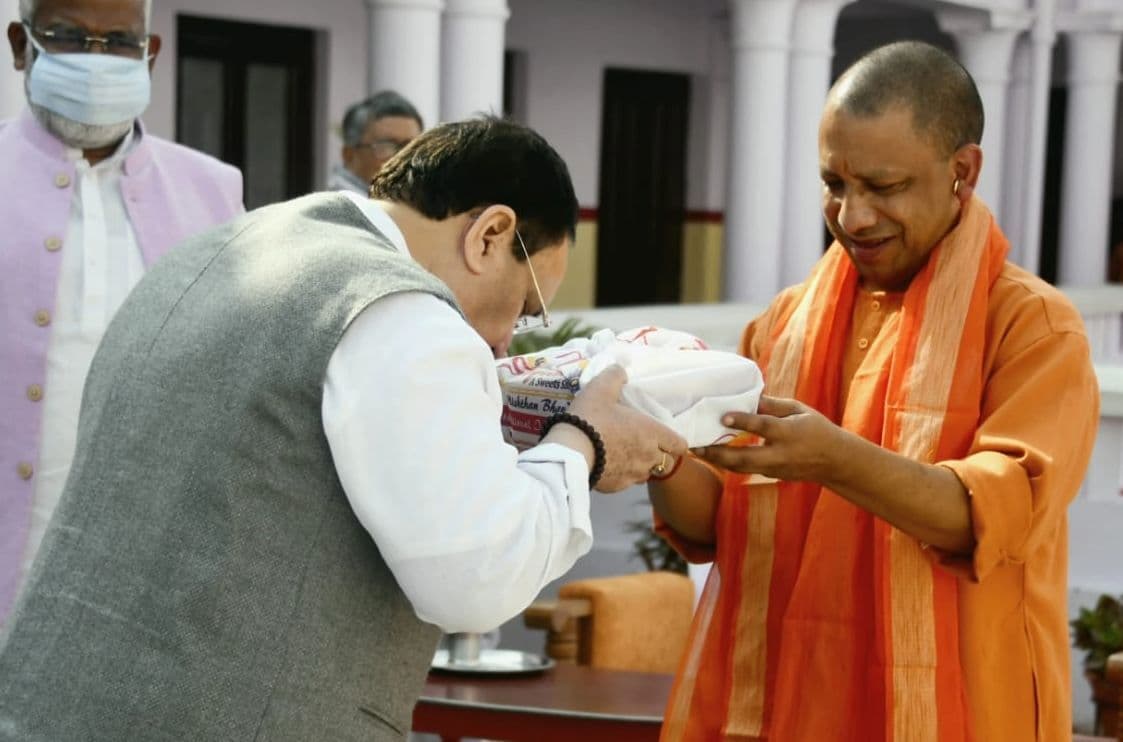 वनटांगिया में जेपी नड्डा का ग्रामीणों से संवाद, बोले- सही जगह बटन ना दबे तो चल जाती है गोली