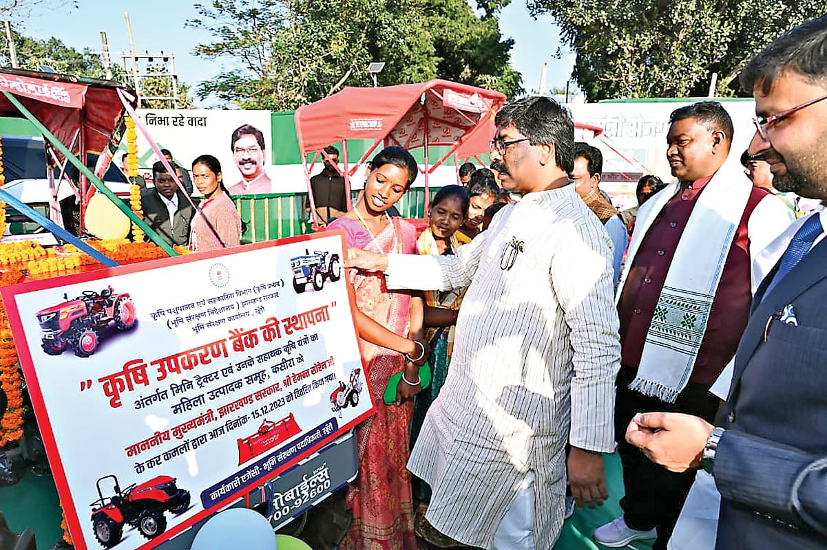 अंतिम व्यक्ति तक पहुंच रही है राज्य सरकार ग्रामीणों को मिल रहा है योजनाओं का लाभ