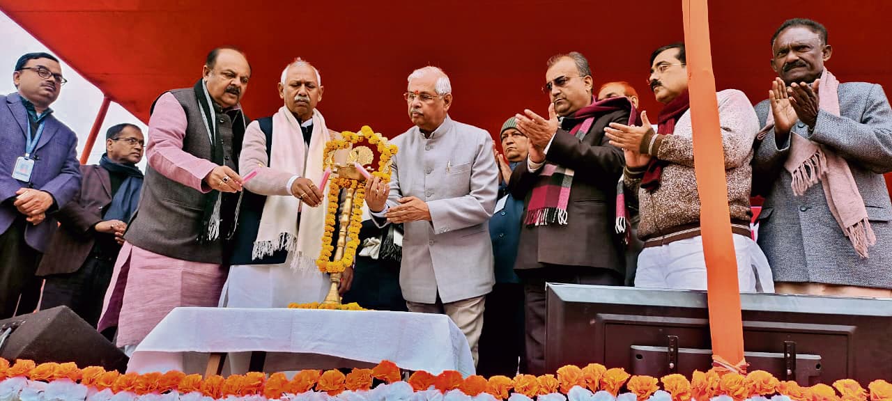 महाराजगंज में सौ करोड़ की लागत से बनेगा शहीद स्मारक भवन, राज्यपाल ने किया शिलान्यास