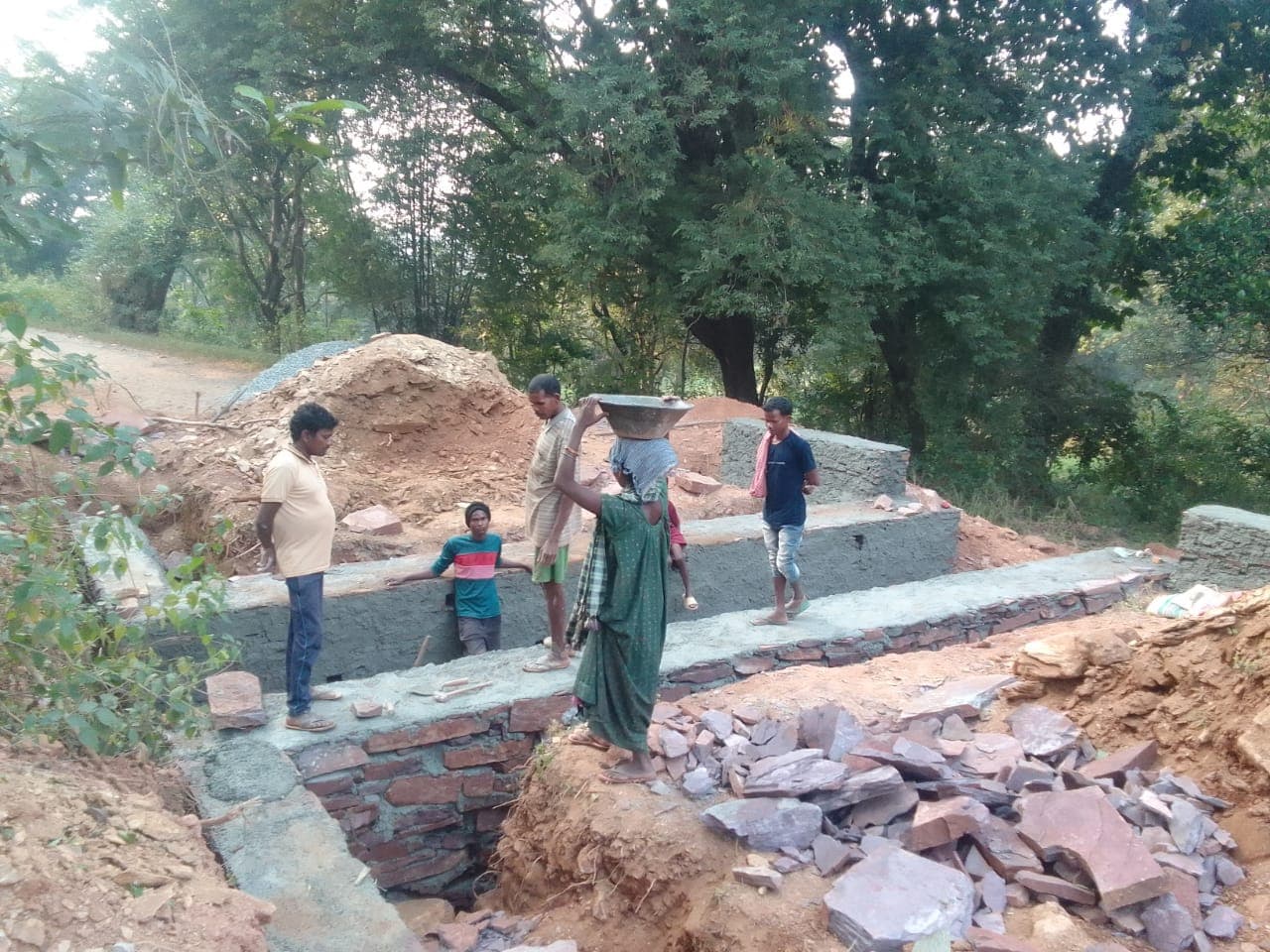 पश्चिमी सिंहभूम : विकास योजनाओं में अनियमितता, उपप्रमुख व वार्ड सदस्य ने लगाया आरोप