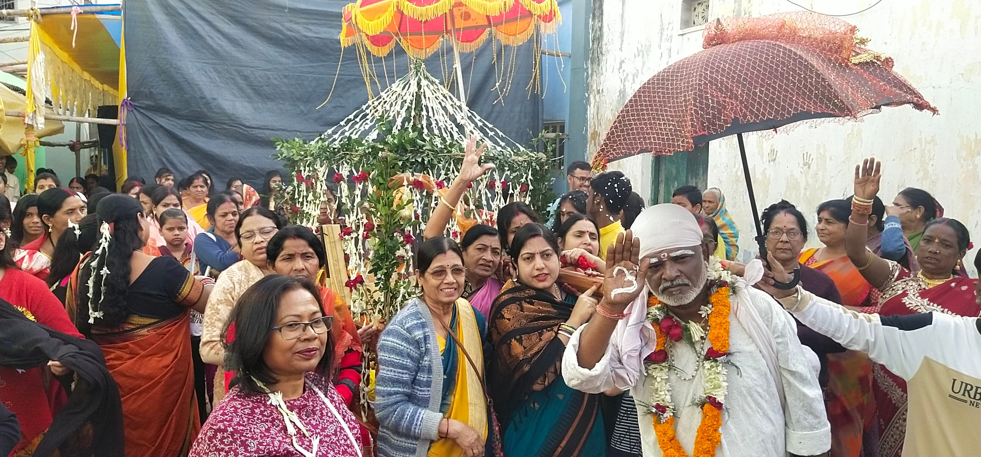 चक्रधरपुर की पुरानी बस्ती में साईं महोत्सव का आयोजन, गाजे-बाजे के साथ धूमधाम से निकाली गयी पालकी यात्रा