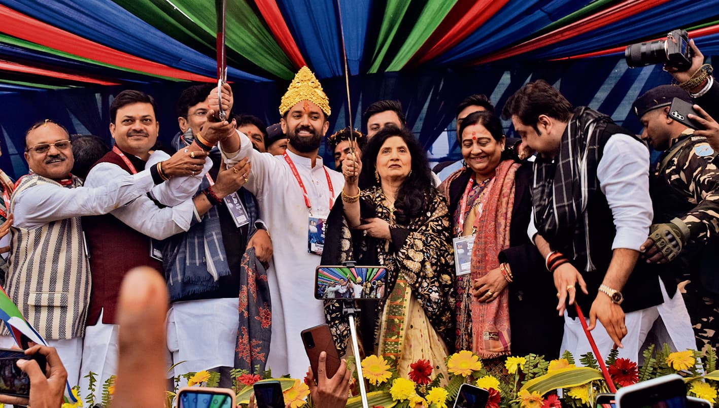 'न झुकूंगा, न किसी से डरूंगा', हाजीपुर में चिराग पासवान के शक्ति प्रदर्शन ने बढ़ाई चाचा पारस की टेंशन!