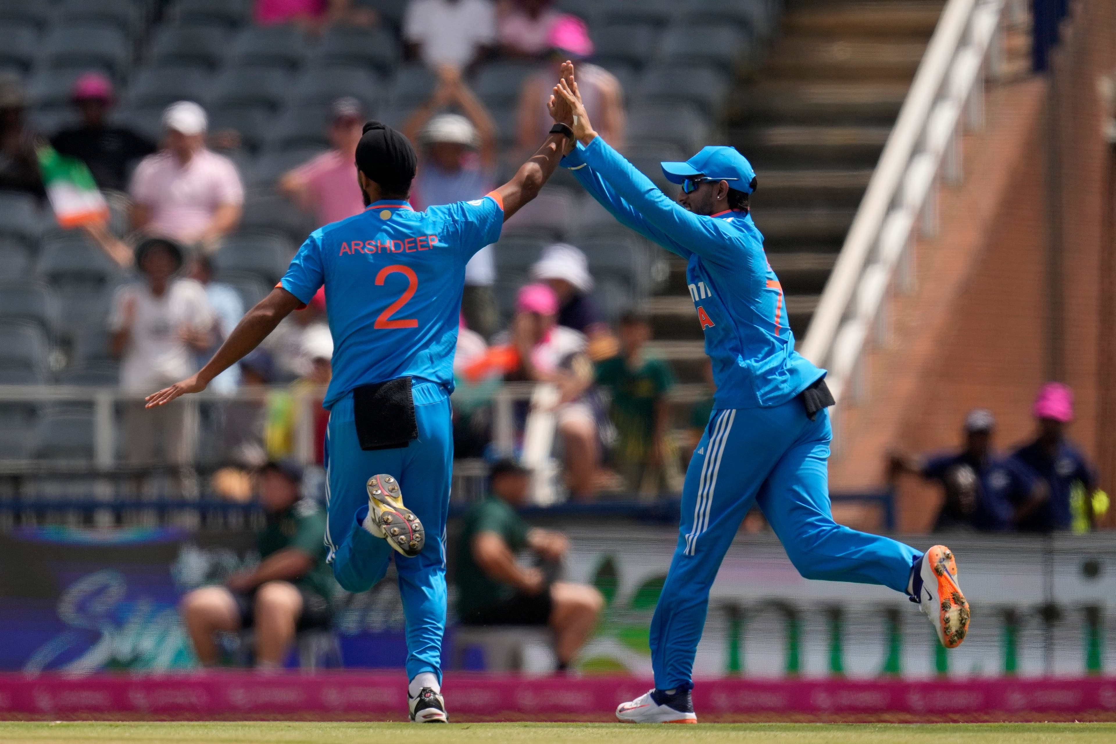 IND vs SA 1st ODI: भारत ने दक्षिण अफ्रीका को 116 रनों पर रोका, छा गए अर्शदीप सिंह और आवेश खान