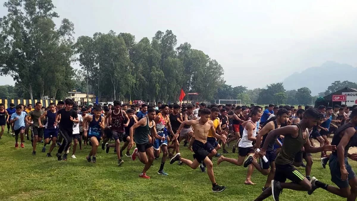 Agniveer Bharti : रात के एक बजते ही एकलव्य स्टेडियम में होने लगेगी एंट्री, 12 जिलों के युवा को मिलेगा मौका