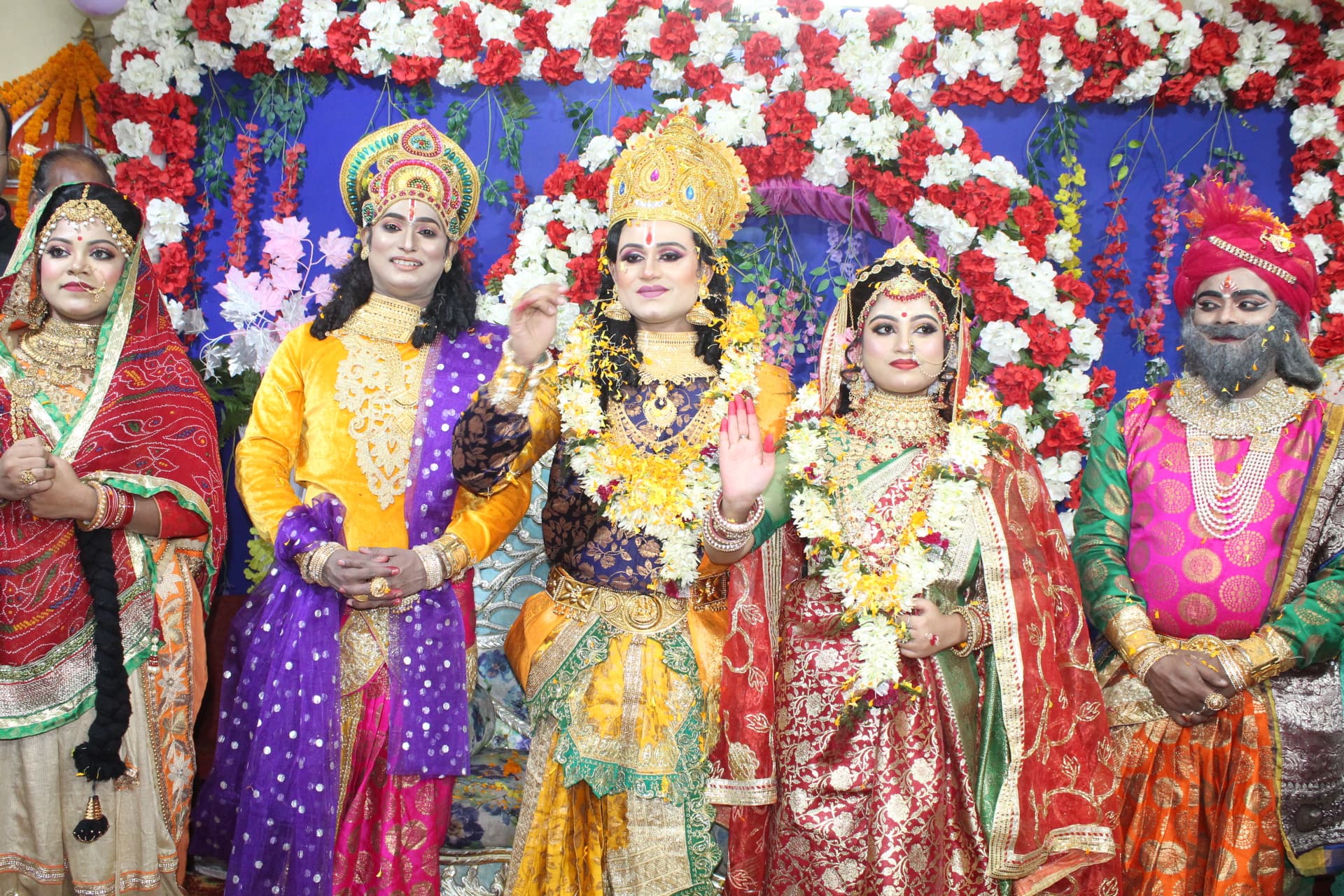 गिरिडीह : गाजे-बाजे के साथ भगवान श्रीराम की निकली बरात, कलाकारों ने अपने प्रदर्शन से लोगों को किया आकर्षित