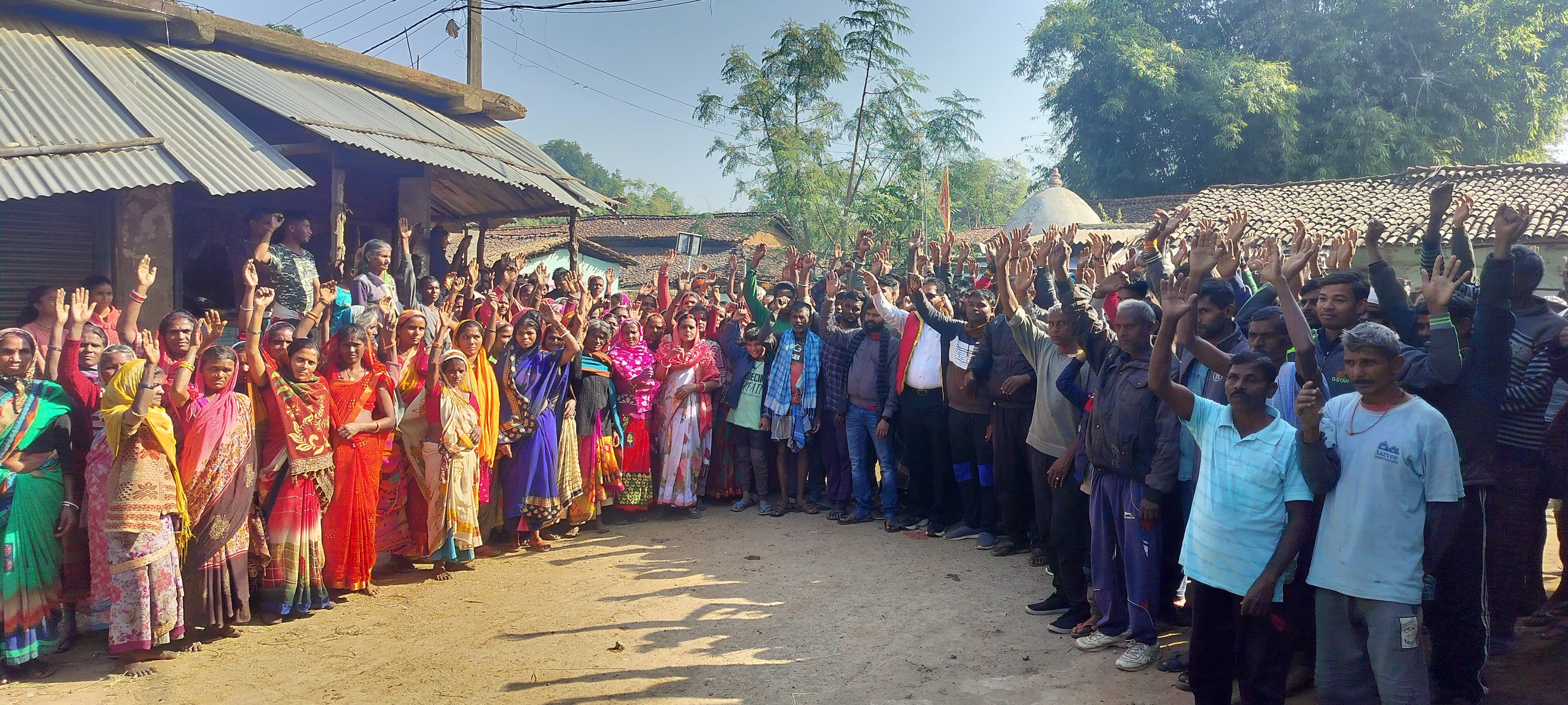 सीएम के गुमला आगमन से 2 दिन पहले गांवों के लोगों ने की बैठक, बोले सड़क नहीं बनी, तो 2024 में नहीं देंगे वोट