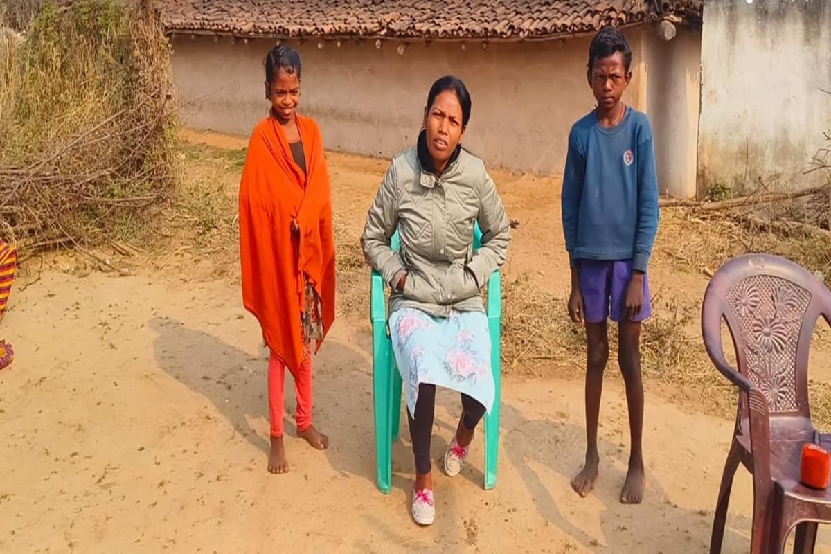 लातेहार: अनाथ बच्चों से मिली डीएसइ, विद्यालय से जोड़ने की पहल शुरू