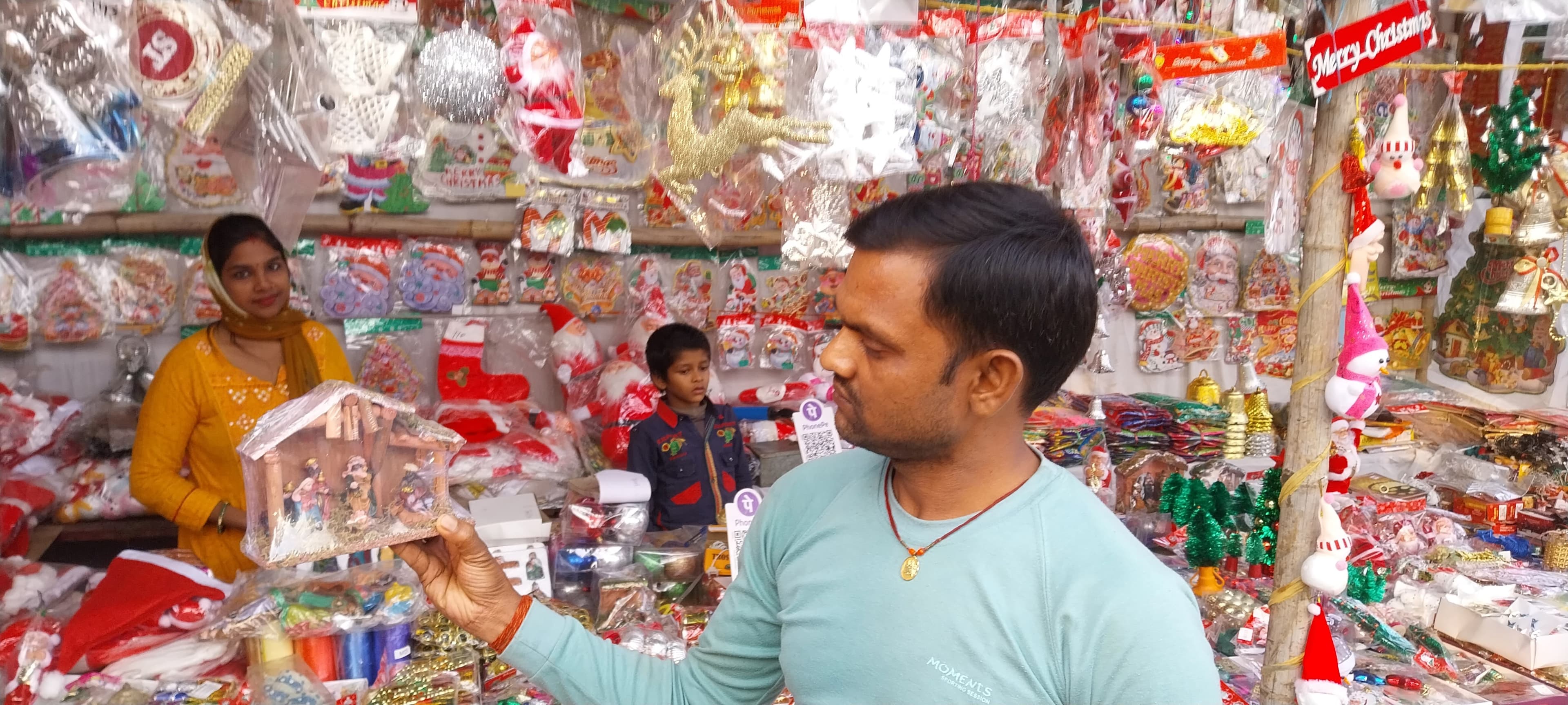 बोकरो : क्रिसमस का काउंटडाउन शुरू, क्रिसमस ट्री, चरनी और डेकोरेटिव वस्तुओं की बढ़ी मांग, हो रही खूब खरीदारी