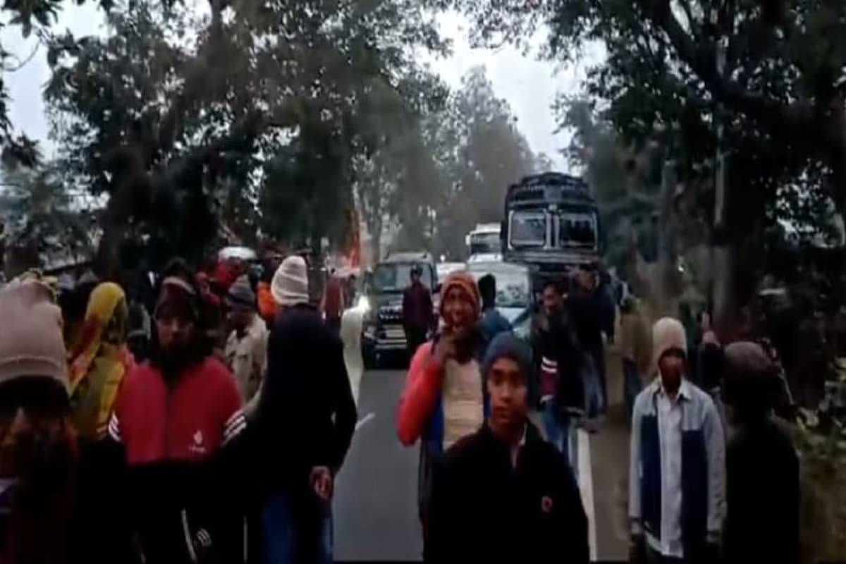 पलामू: पिकअप और बाइक में सीधी टक्कर में युवक की मौत, एक घायल