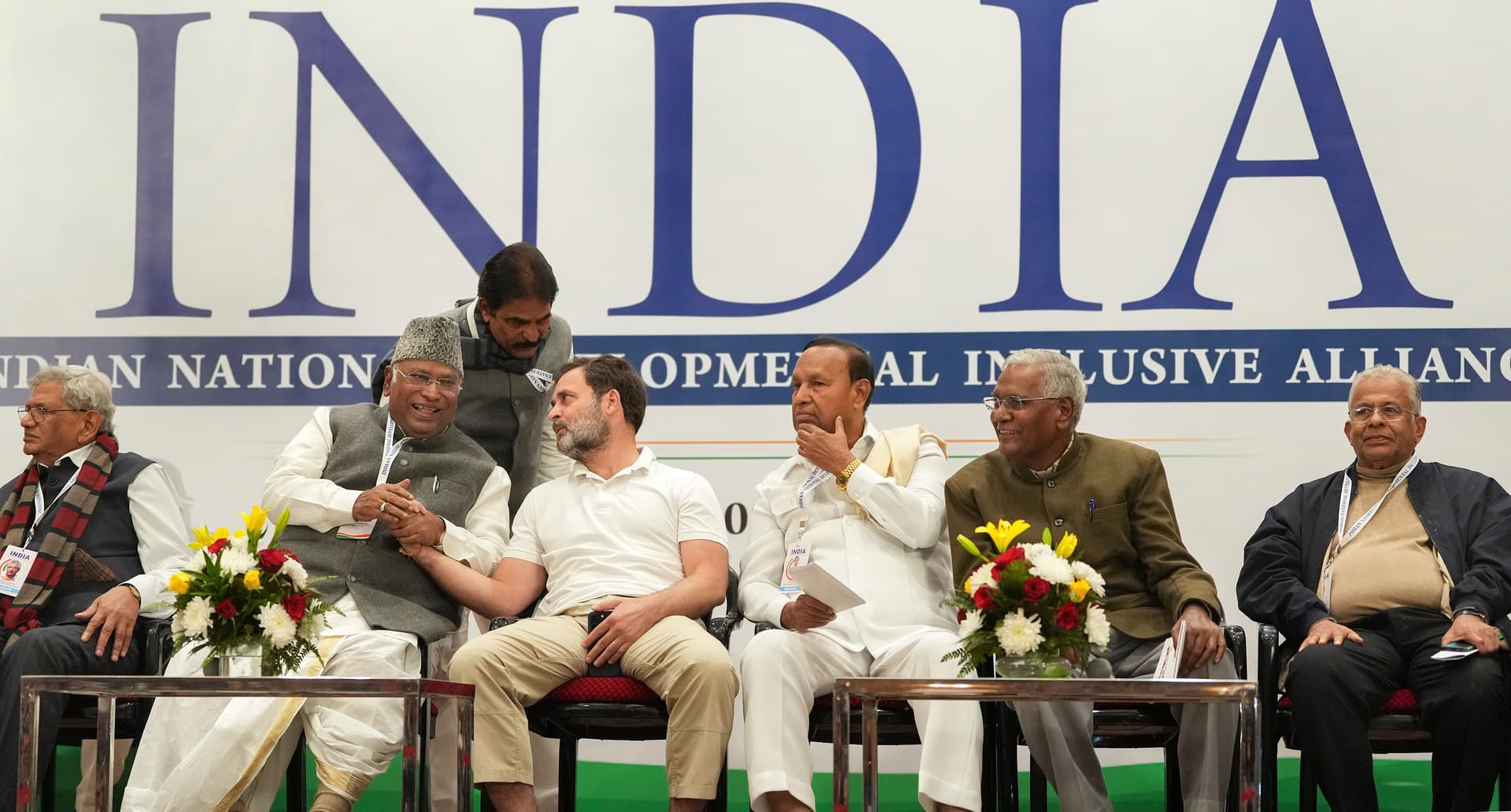 लोकसभा चुनाव 2024: I.N.D.I.A गठबंधन में सीट बंटवारे पर नये साल में होगी बातचीत, जानिए कैसा होगा समीकरण?
