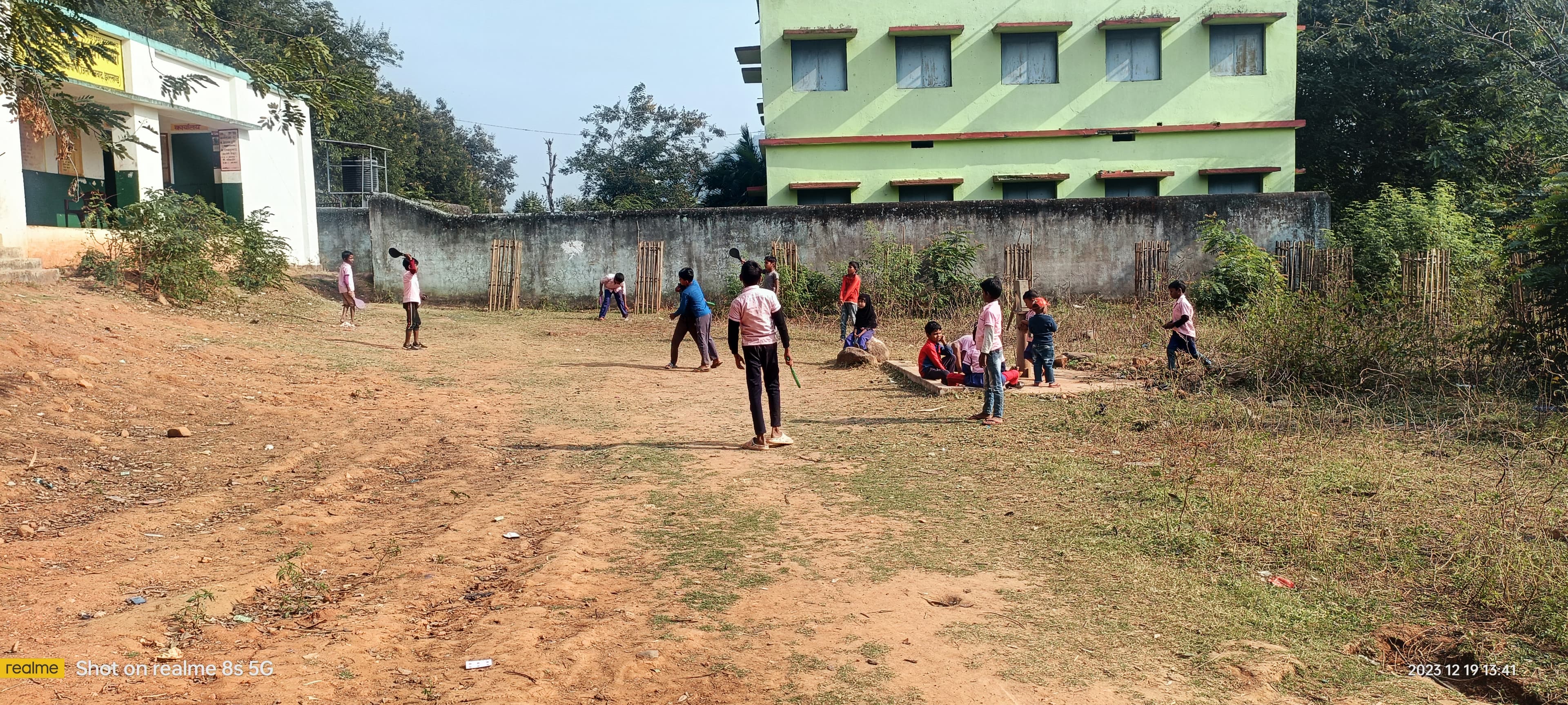 प्रभात पड़ताल : तोपचांची के स्कूलों का बुरा हाल,  कहीं कमरे व शिक्षक की कमी तो कहीं शौचालय में पानी नहीं