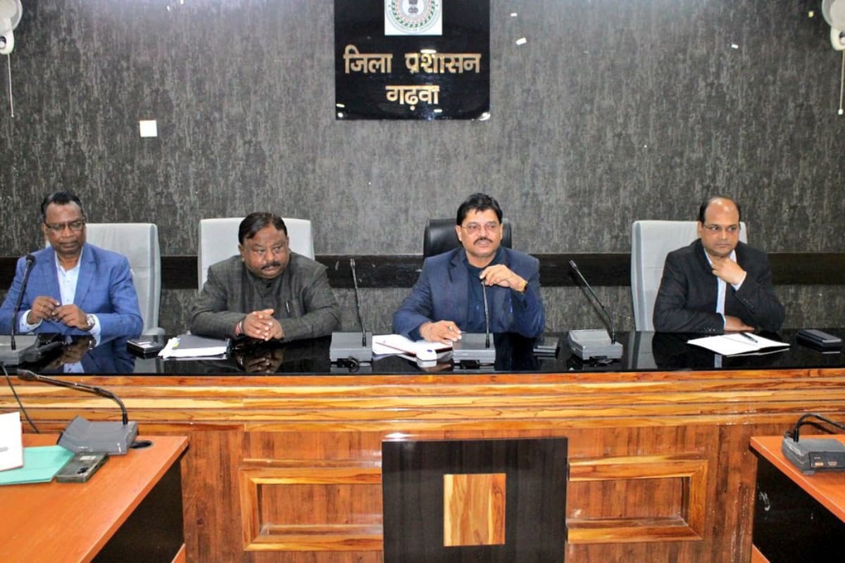 गढ़वा: 22 जनवरी को रामलला प्राण-प्रतिष्ठा उत्सव को भाईचारे के साथ मनायें : डीसी