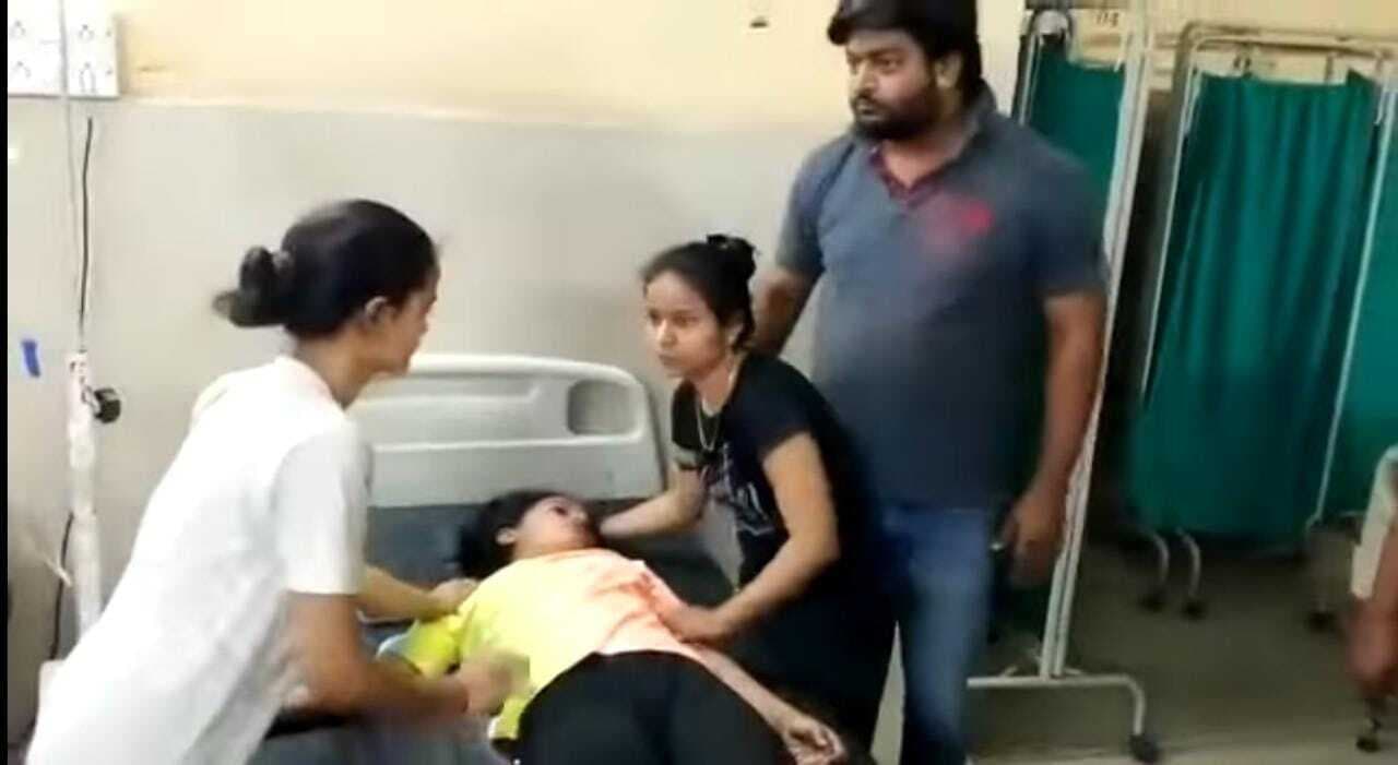 Fatehpur News: जय श्री राम ना बोलने पर दारोगा ने की हवाई फायरिंग, भाई-बहन घायल, हालत गंभीर