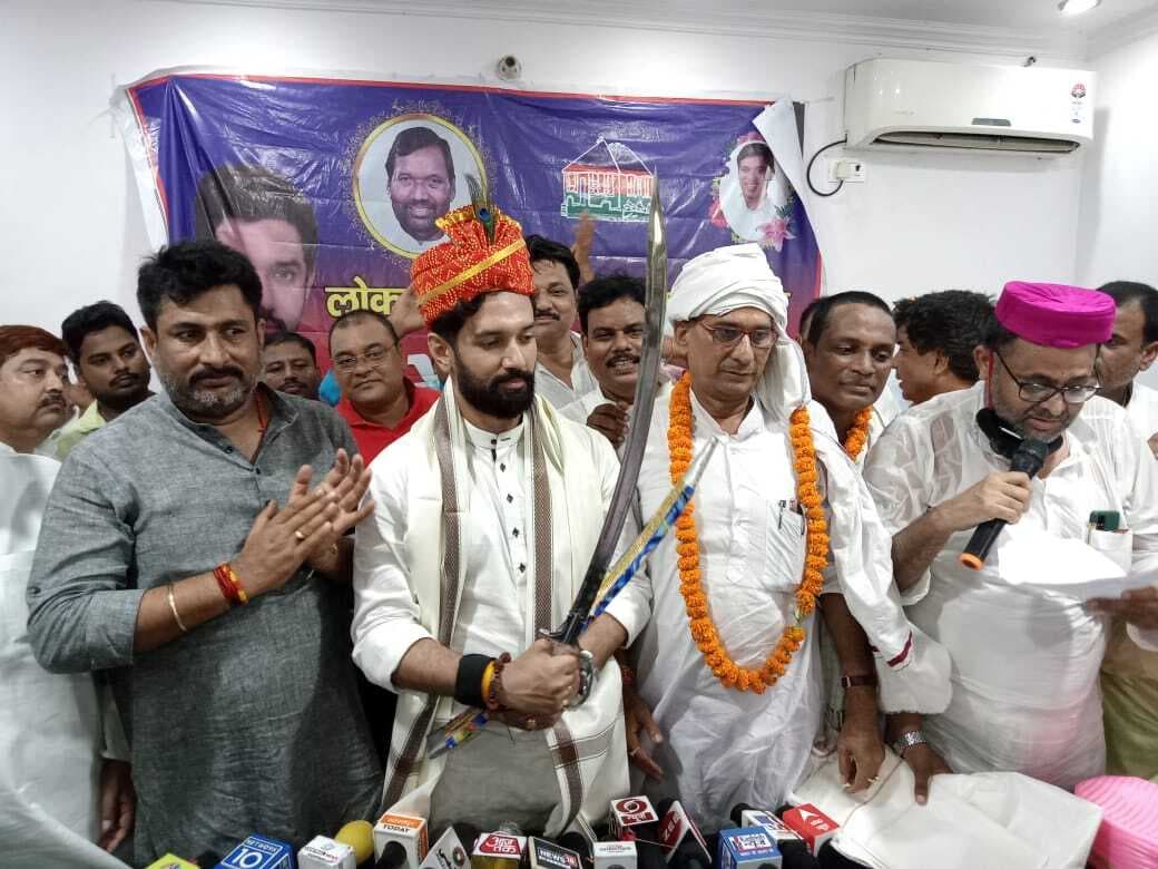 मोदी कैबिनेट विस्तार के बीच चिराग पासवान का दावा- 'जल्द टूट जाएगी JDU, कई विधायक मेरे संपर्क में'