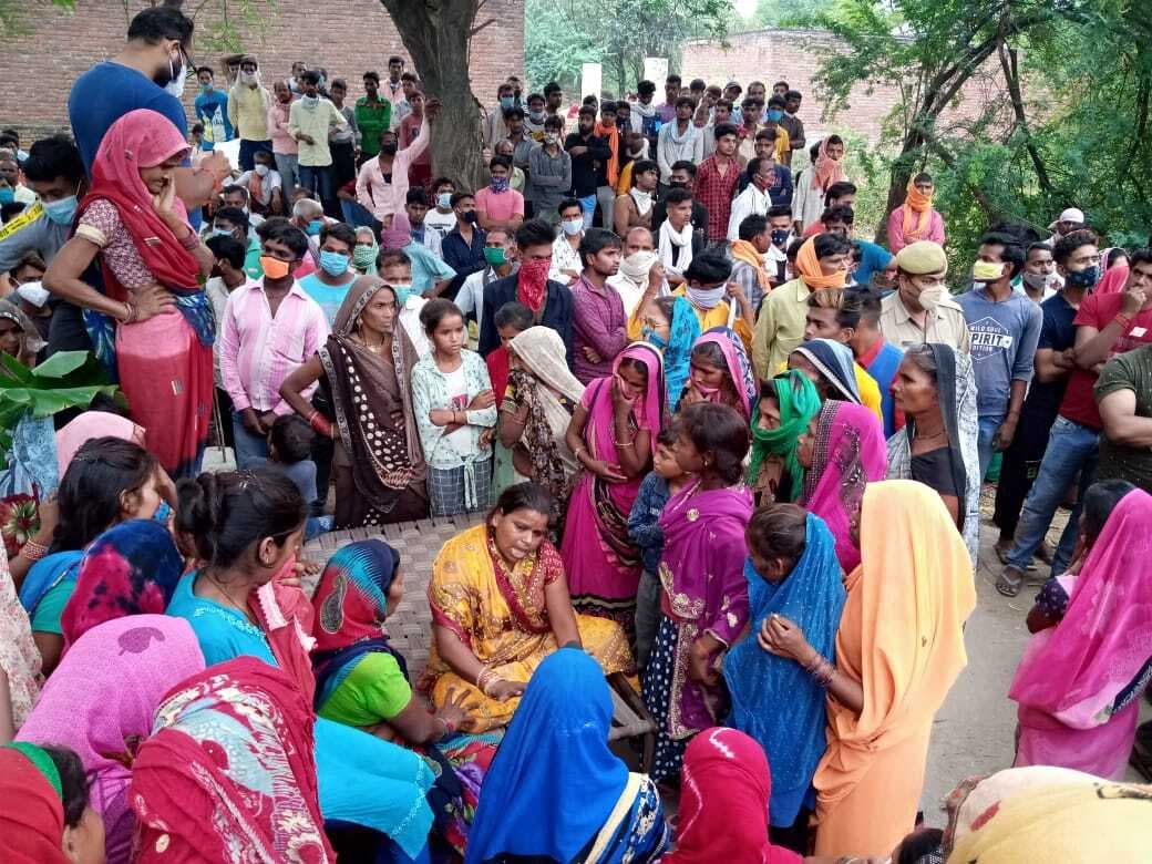 उन्नाव में सात वर्षीय बच्चे की निर्मम हत्या, आक्रोशित लोगों ने किया प्रदर्शन, जांच में जुटी पुलिस