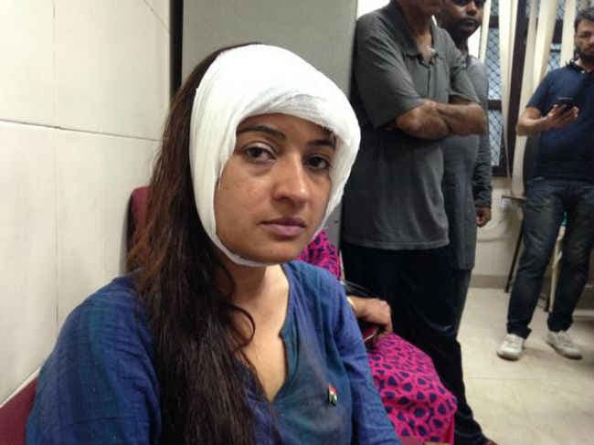 आप विधायक अलका लांबा ने प्रेस कॉन्फ्रेस में कहा, दिल्ली पुलिस ने नहीं की मदद