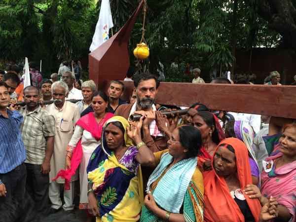 पूर्व ”आप” नेता योगेन्द्र यादव रिहा, पुलिस पर लगाया मारपीट का आरोप