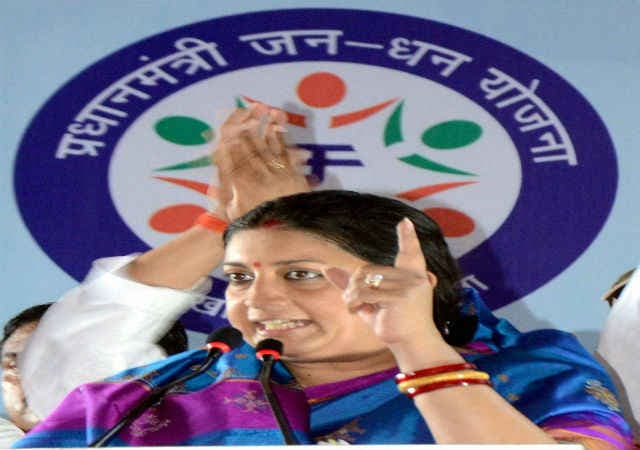 स्मृति ईरानी ने अमेठी में 25,000 महिलाओं का कराया बीमा