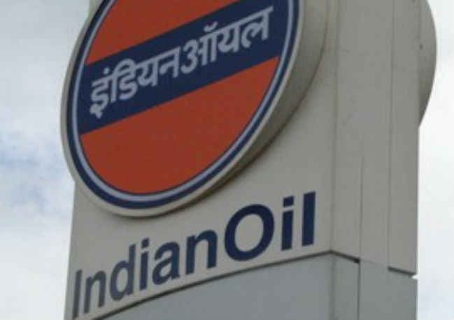 बाजार में हा-हाकार के बीच IOC के शेयरों की बिक्री शुरू