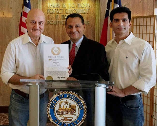 अनुपम खेर ‘ऑनर्ड गेस्ट ऑफ टेक्सास'' पुरस्कार से सम्मानित